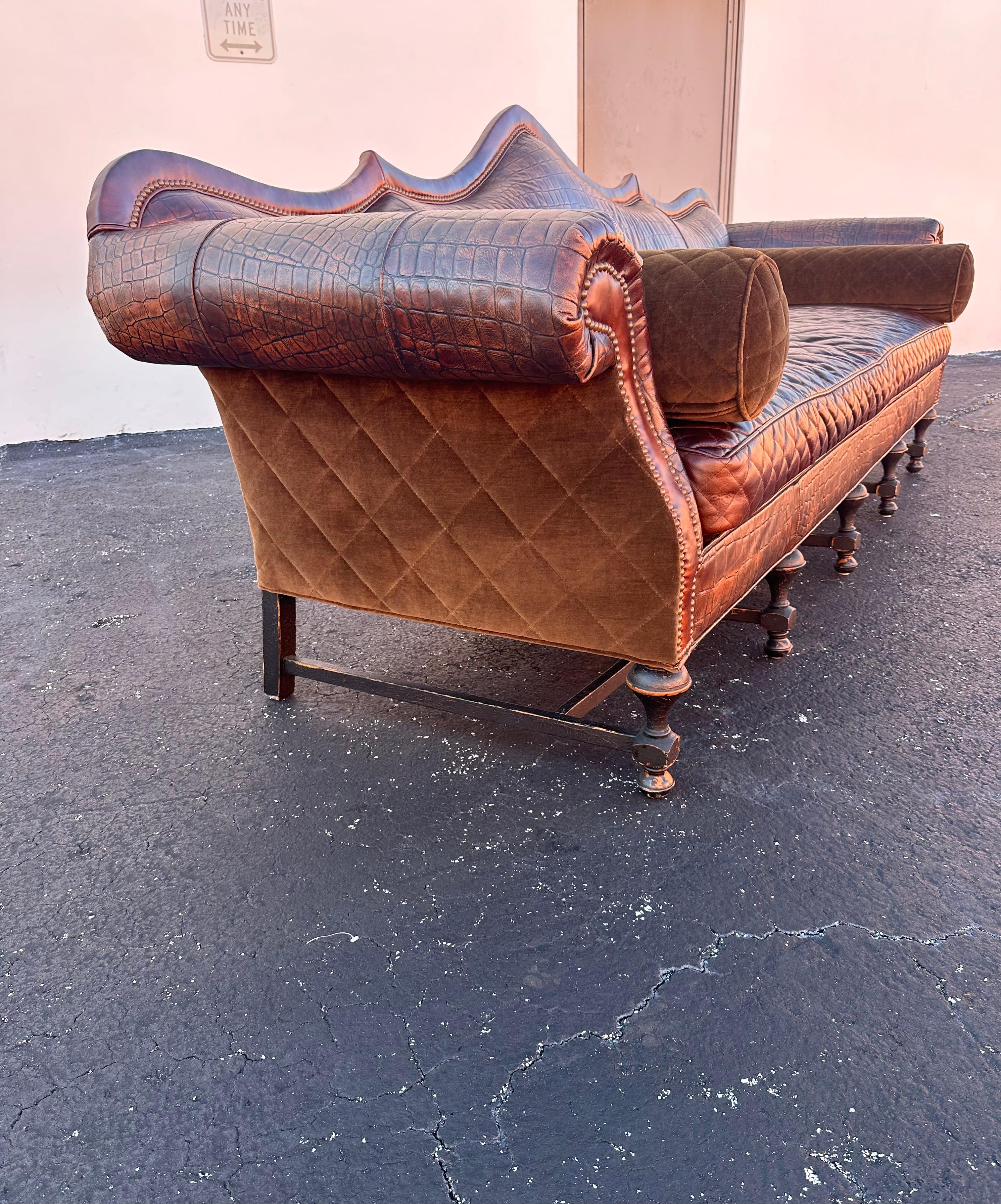 Old Hickory Rustic Western Bergere Cowhide Chairs Divano in pelle di alligatore in vendita 4