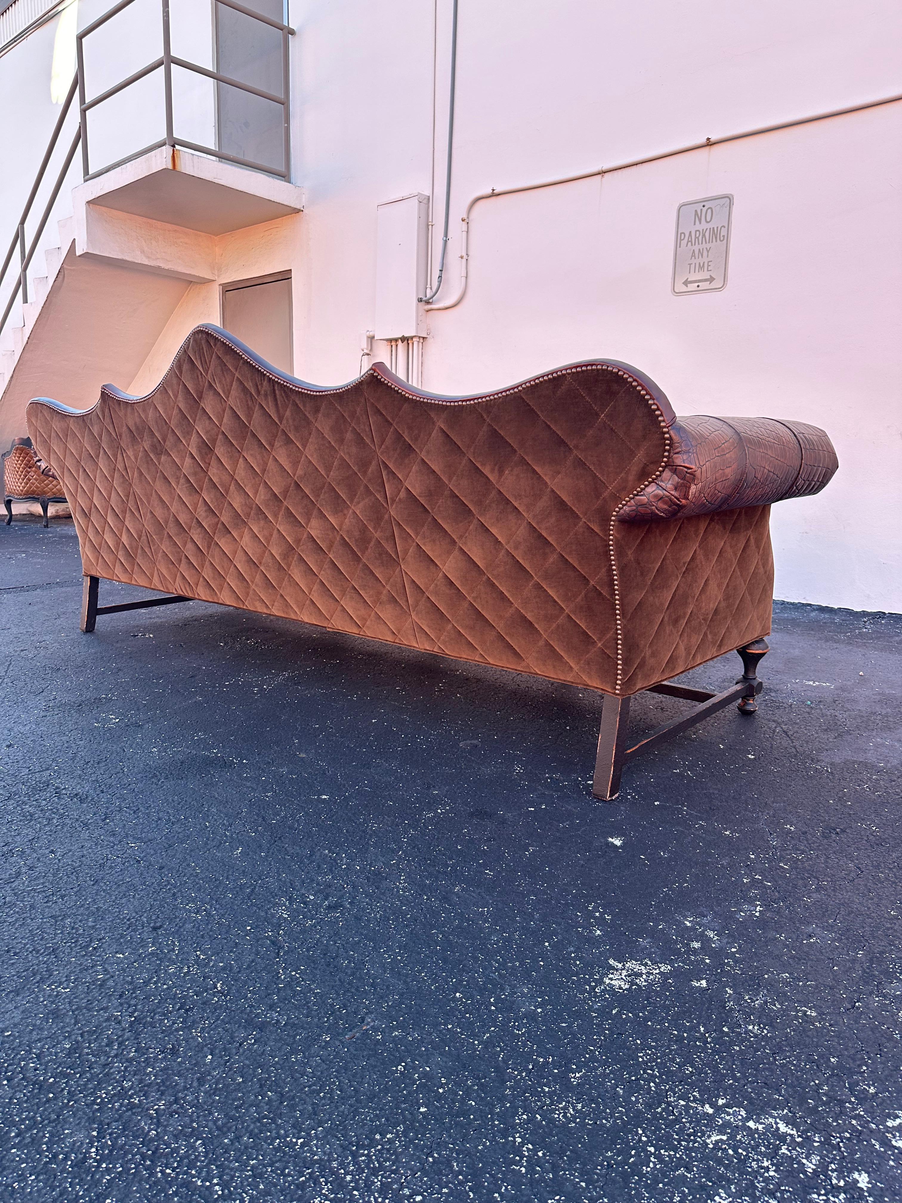 Old Hickory Rustic Western Bergere Cowhide Chairs Divano in pelle di alligatore in vendita 6