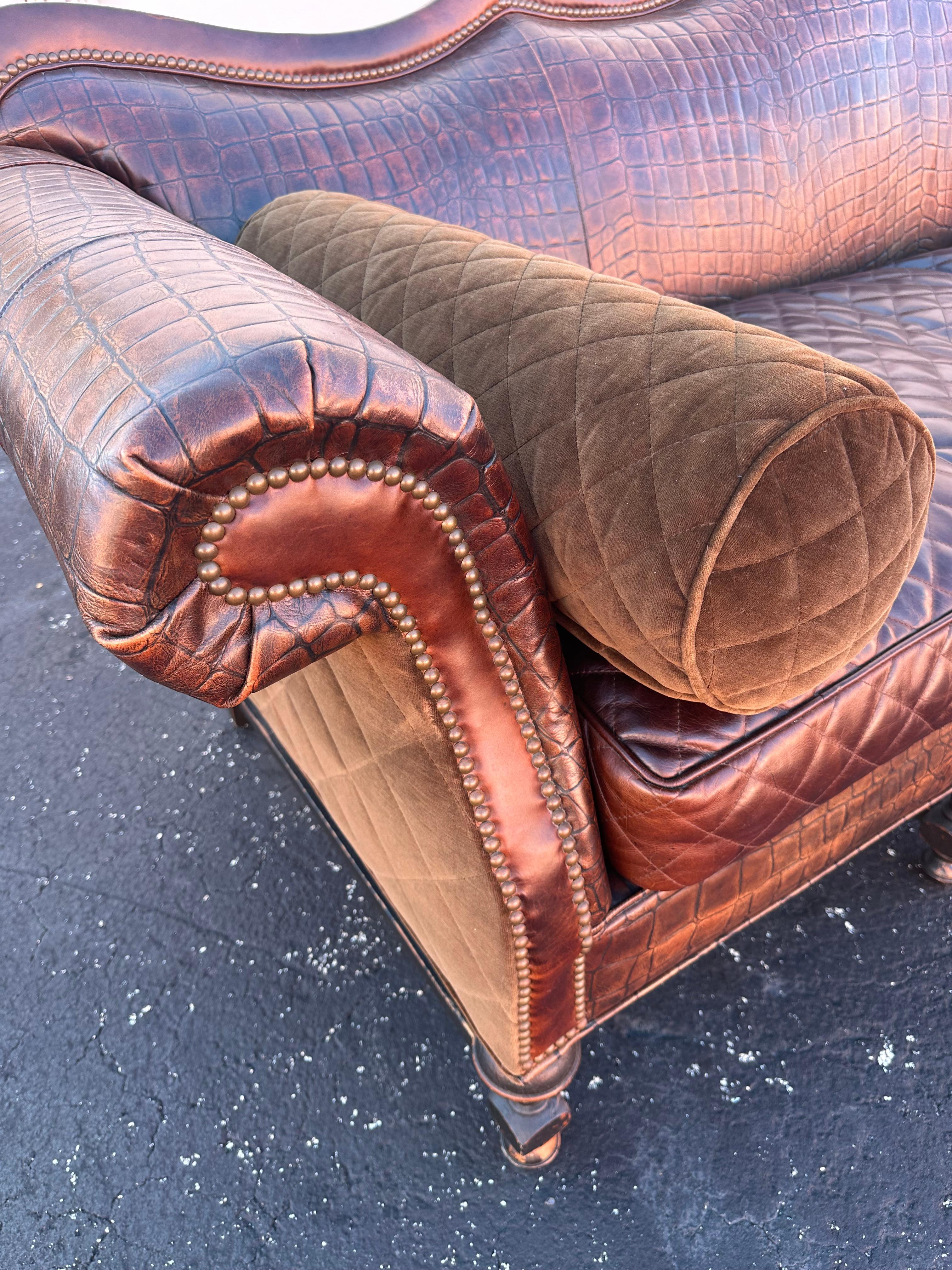 Old Hickory Rustic Western Bergere Cowhide Chairs Divano in pelle di alligatore in vendita 7