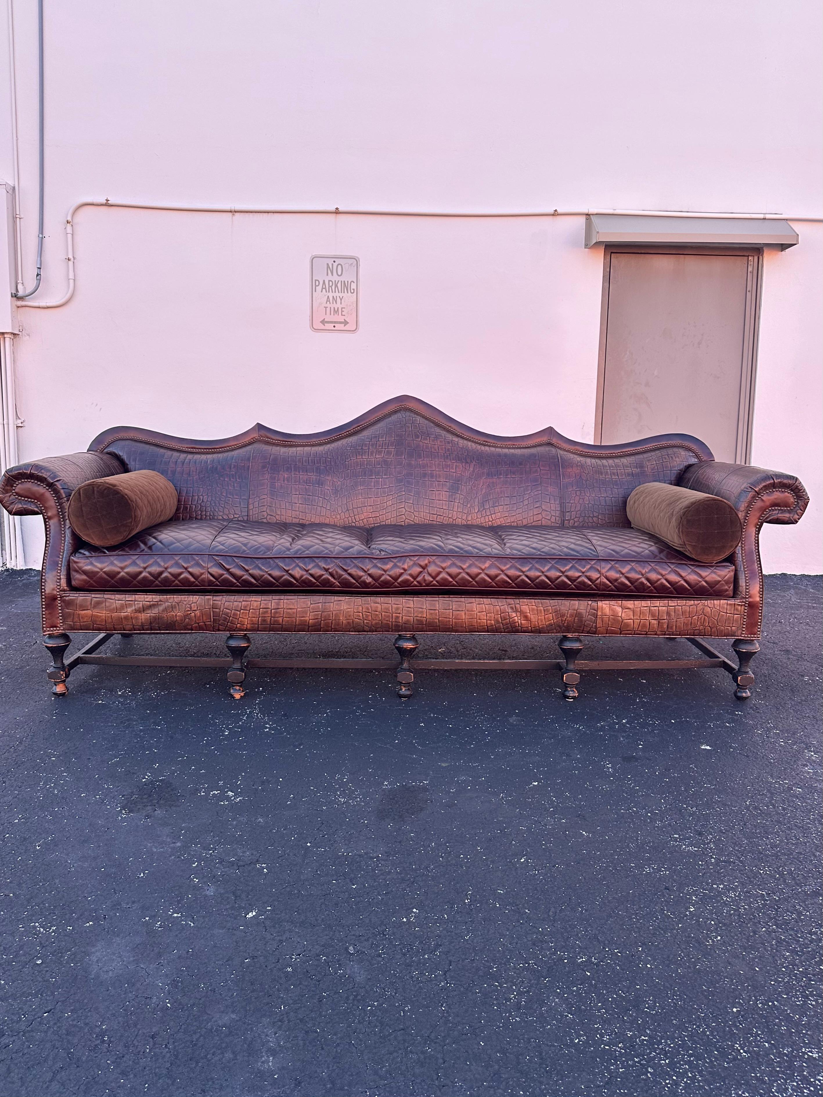 Old Hickory Rustic Western Bergere Cowhide Chairs Divano in pelle di alligatore In condizioni buone in vendita a Fort Lauderdale, FL