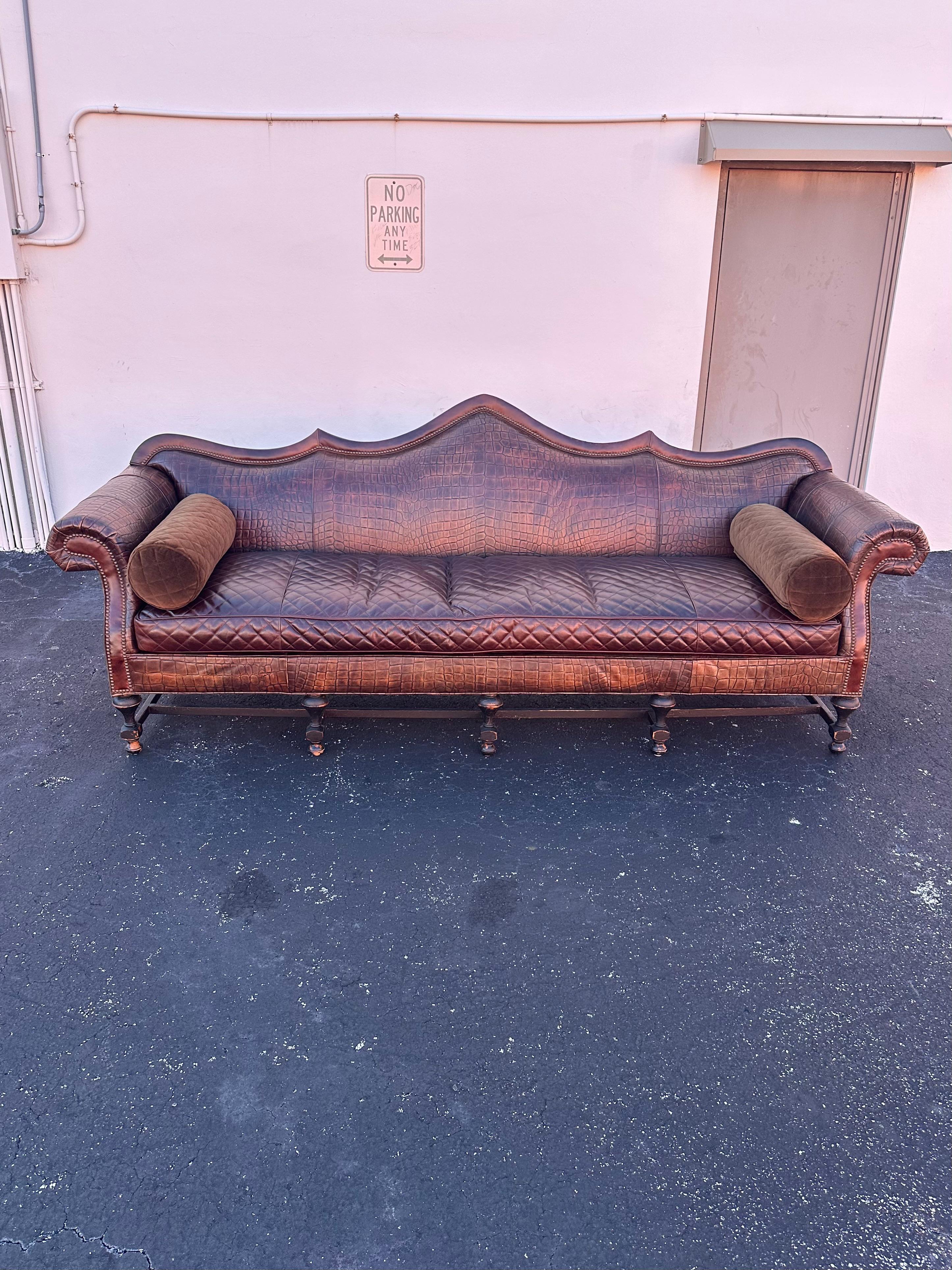 XXI secolo e contemporaneo Old Hickory Rustic Western Bergere Cowhide Chairs Divano in pelle di alligatore in vendita