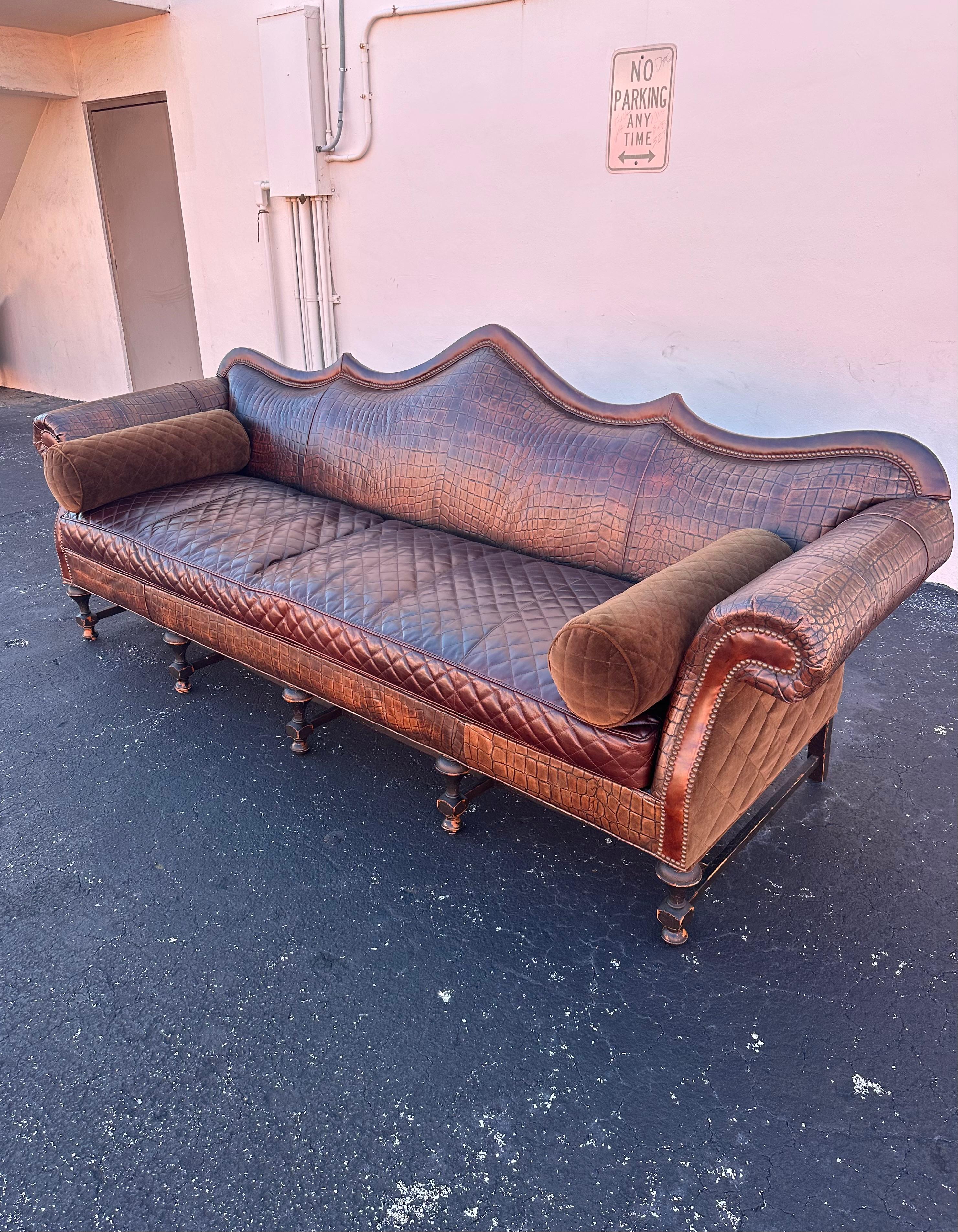Old Hickory Rustic Western Bergere Cowhide Chairs Divano in pelle di alligatore in vendita 1