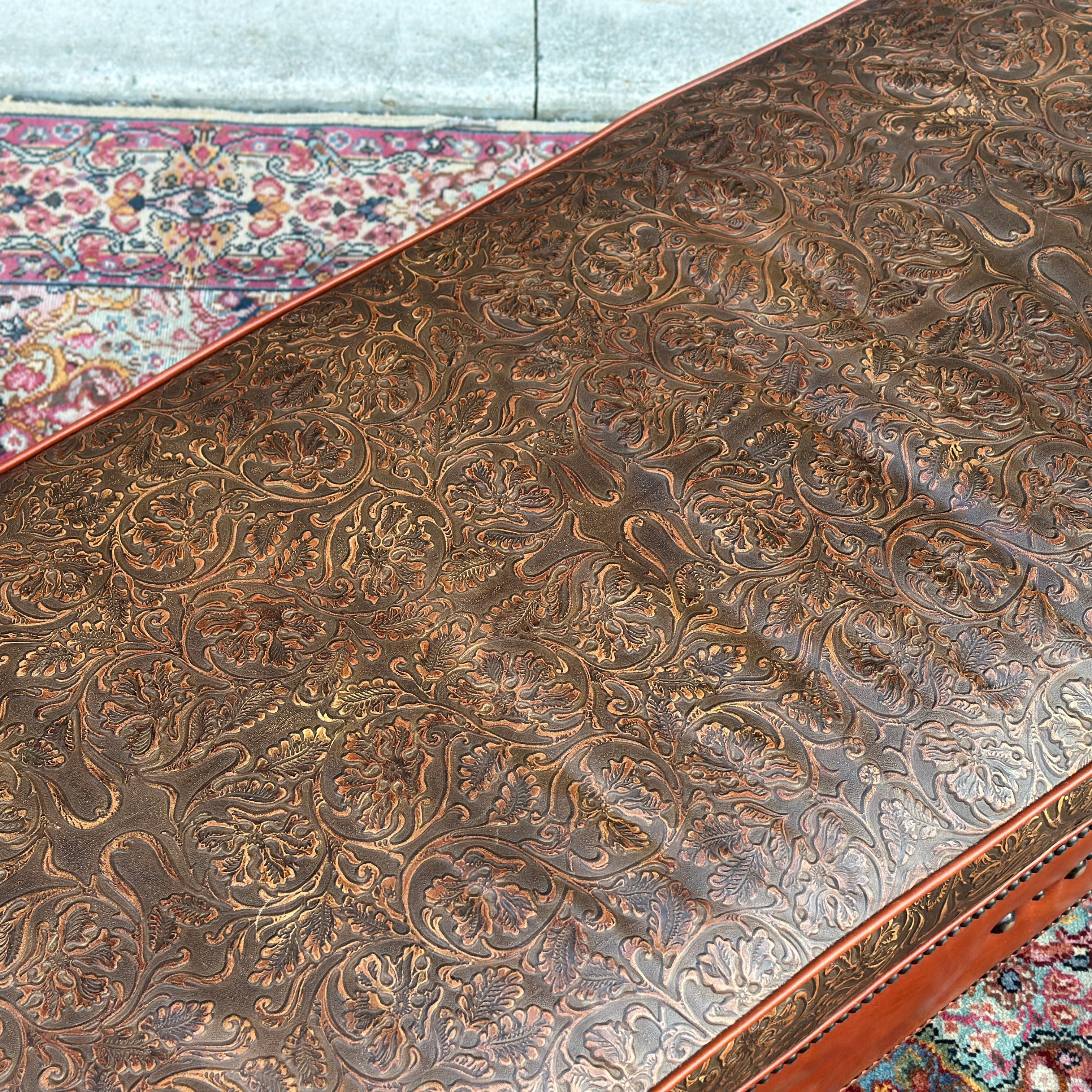 Old Hickory Tannery Cocktail-Ottoman aus Leder aus der Lucchese Home Collection (21. Jahrhundert und zeitgenössisch) im Angebot