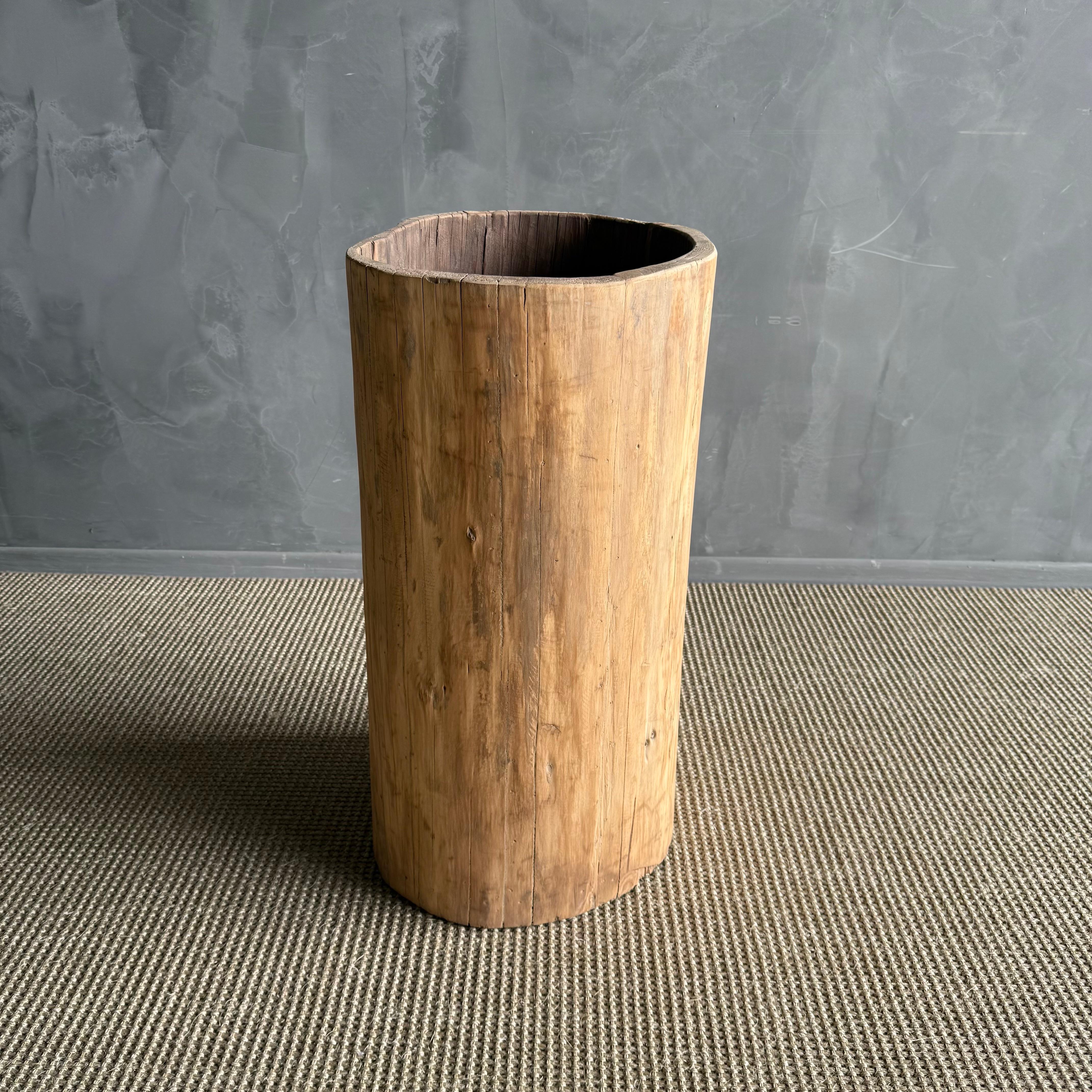 XX secolo Vaso di un vecchio ceppo di albero scavato in vendita