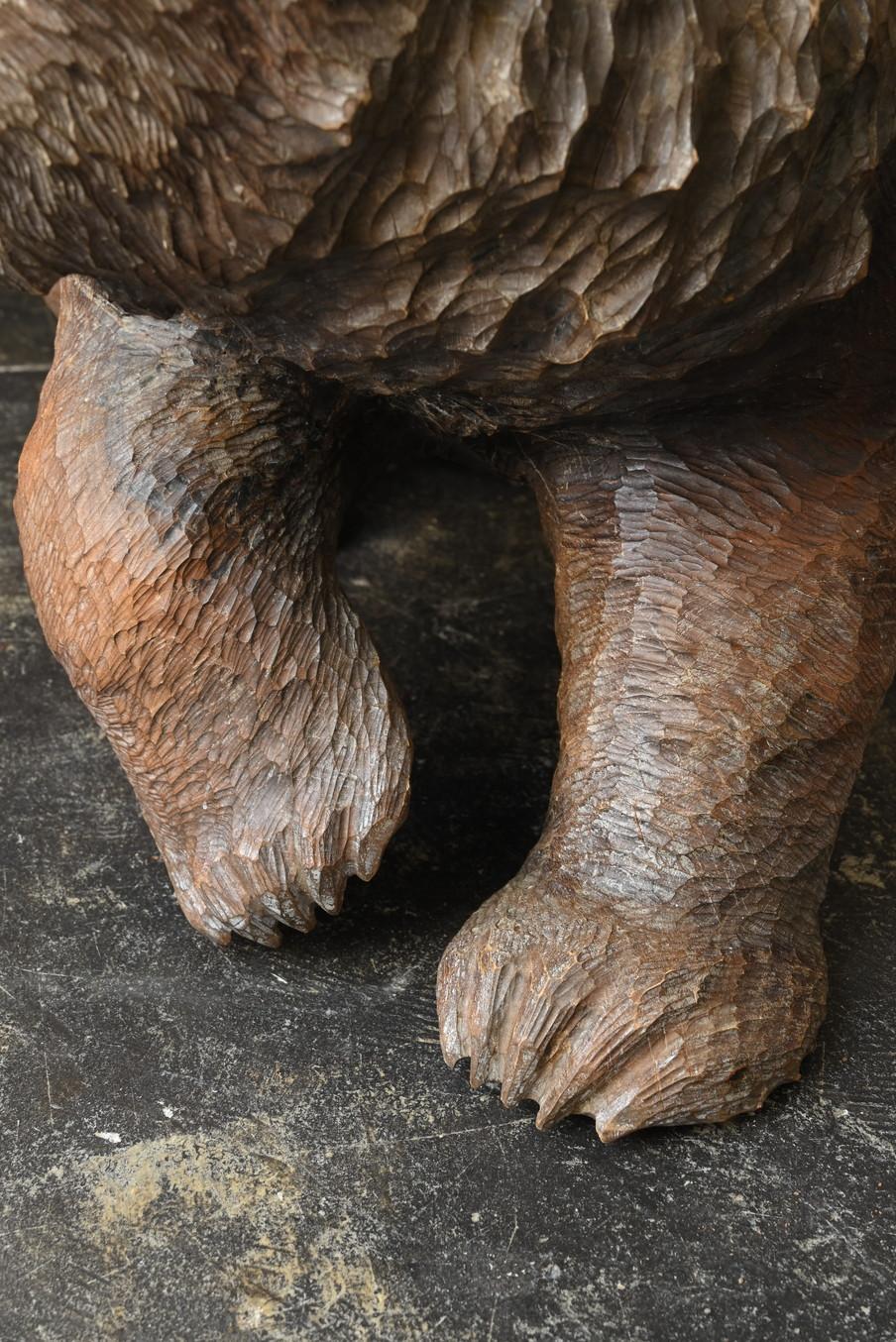 Old huge wooden carving of a bear from Hokkaido, Japan/Late 20th century 2
