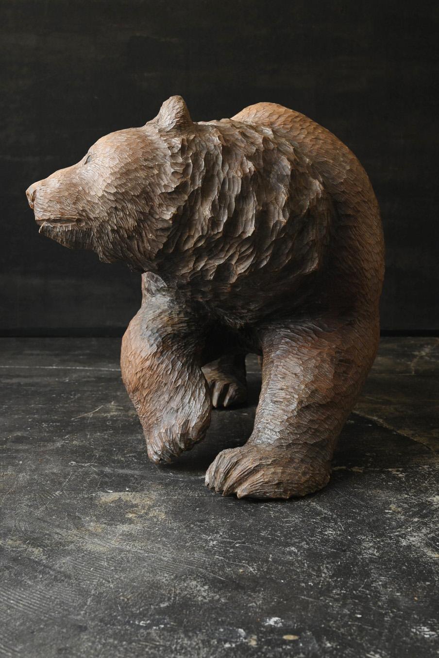 Showa Old huge wooden carving of a bear from Hokkaido, Japan/Late 20th century