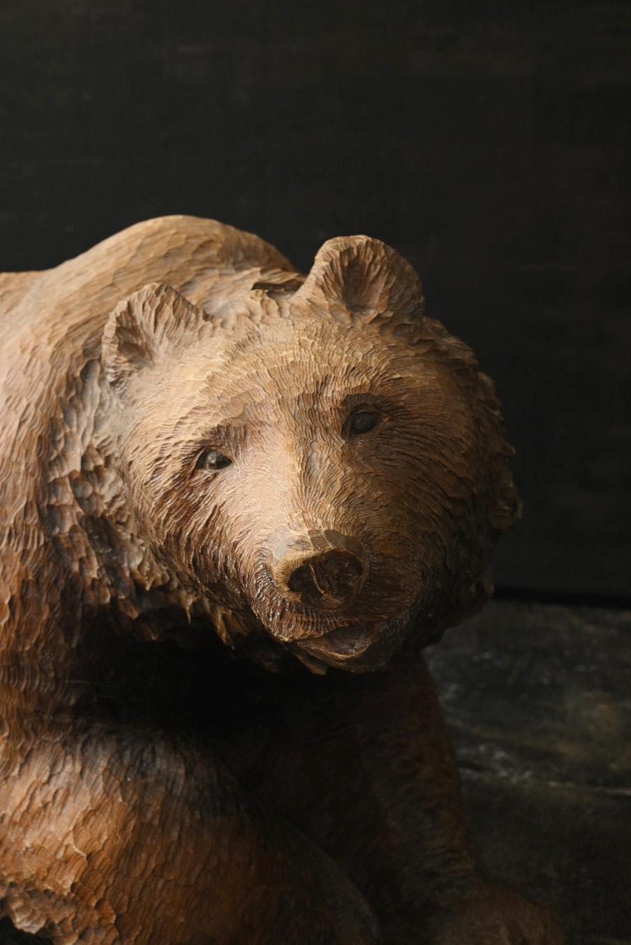 Old huge wooden carving of a bear from Hokkaido, Japan/Late 20th century In Good Condition In Sammu-shi, Chiba