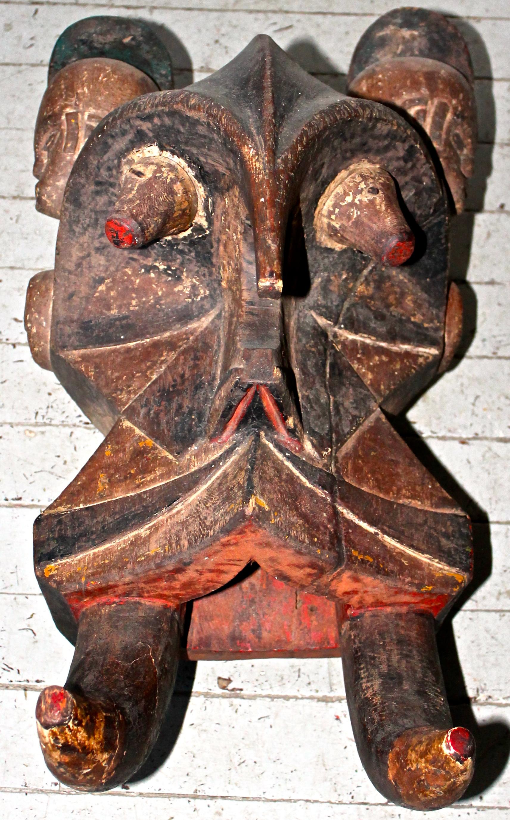 Alte Igbo „Izzi“ Elefantenmaske, Nigeria, afrikanische Skulptur (Geschnitzt) im Angebot