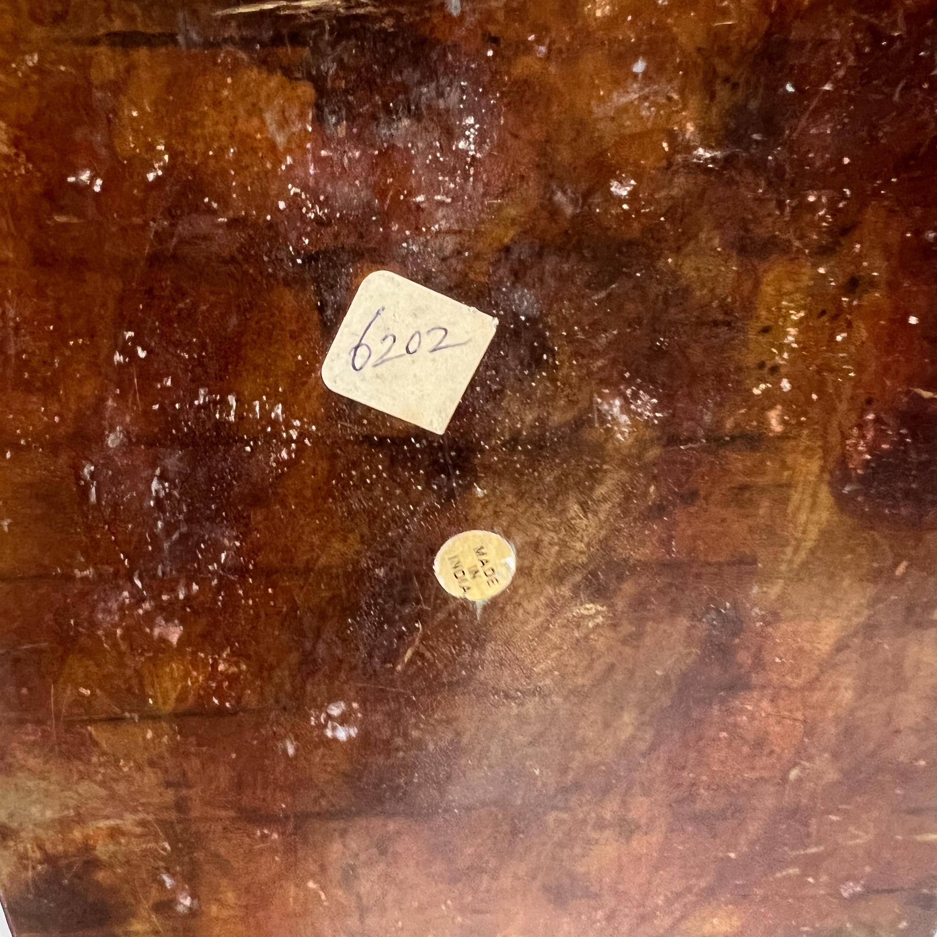 1950s Caja de cobre patinado en relieve Elefante India mediados del siglo XX en venta