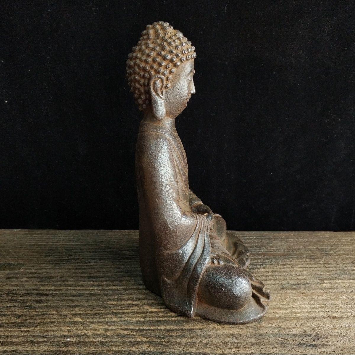 Asiento de hierro antiguo Estatua de Buda Sakyamuni en venta 2