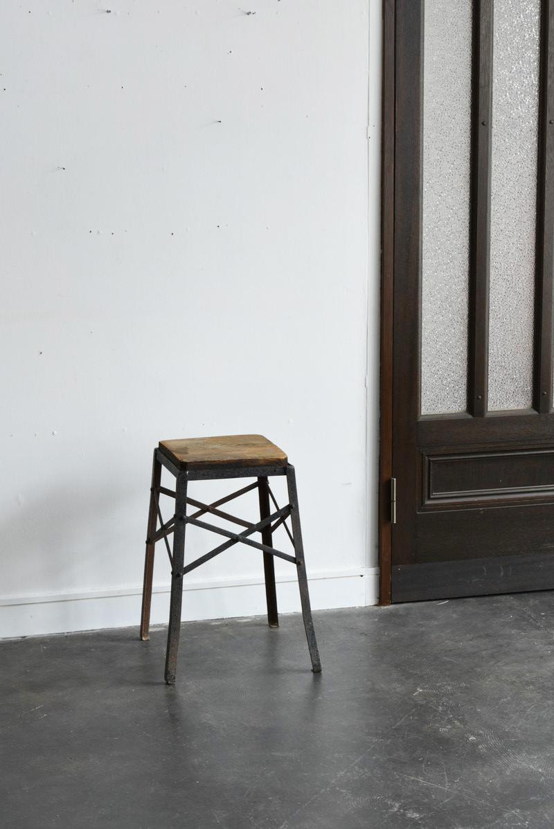 We have a unique Japanese aesthetic sense.
And only we can introduce unique items through our purchasing channels in Japan and the experience we have gained so far, in such a way that no one else can imitate.


It is an Industrial chair made