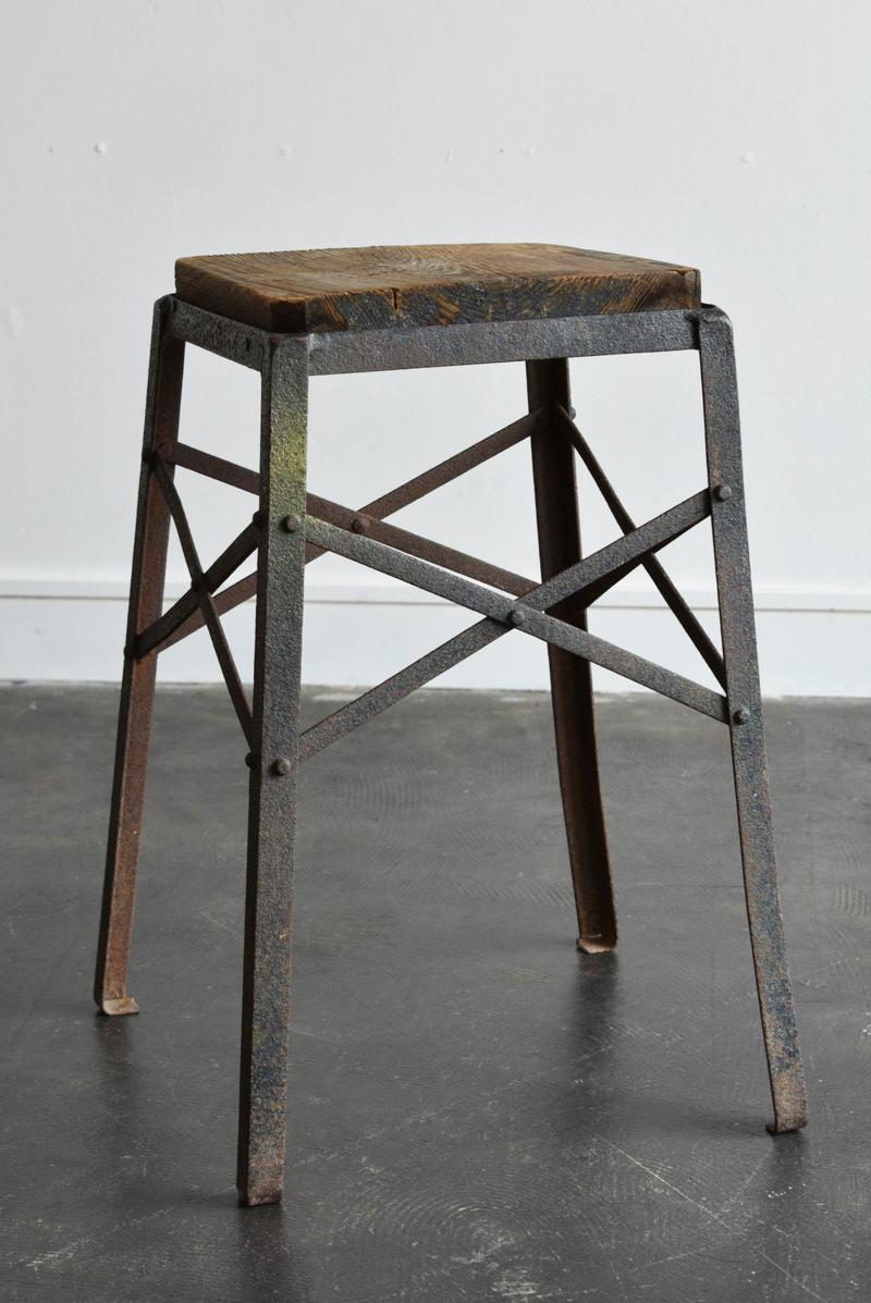 Old Iron Stool Used in a Japanese Factory / Wabi-Sabi Chair / 1930-1980 In Good Condition In Sammu-shi, Chiba