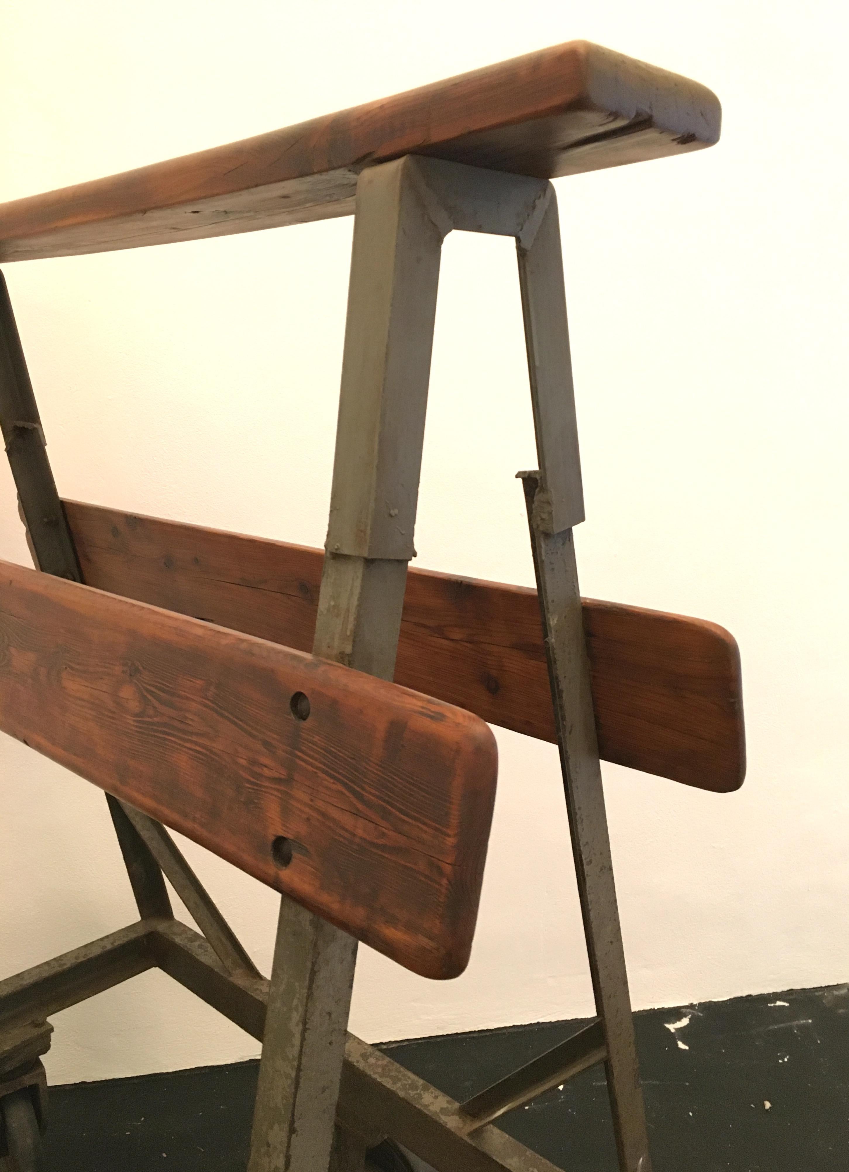 Alte Eisen Holz Industrie Rolling Cart Leder:: 1920er Jahre im Zustand „Gut“ im Angebot in Wien, AT