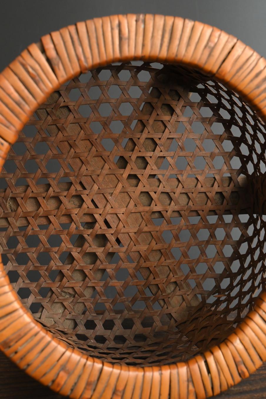 Antiguo jarrón japonés de flores tejidas de bambú / objeto de estilo japonés / siglo XX en venta 3
