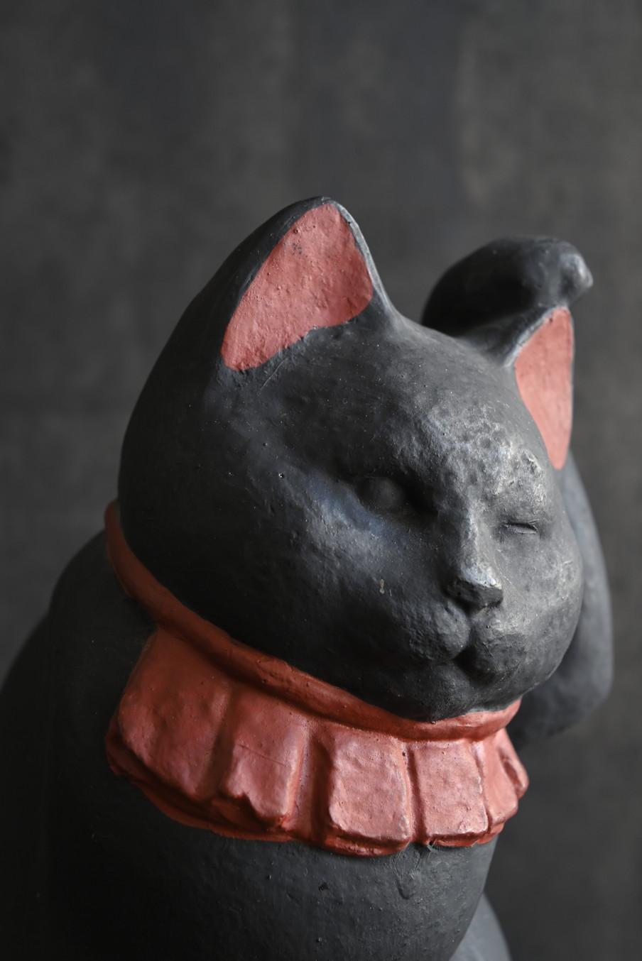 Ancien objet japonais maneki-neko noir / 20e siècle / ornement porte-bonheur en vente 3