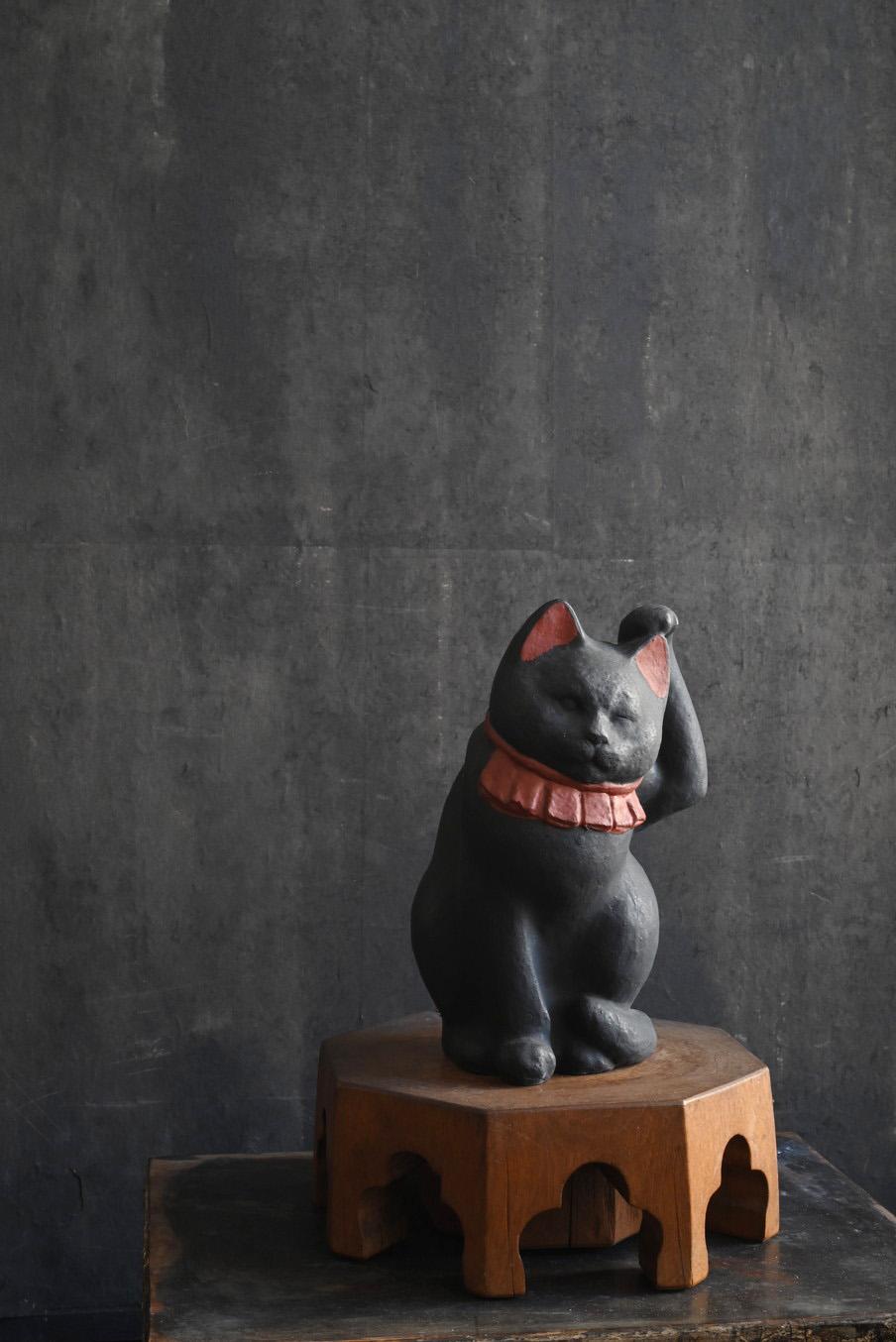 Ancien objet japonais maneki-neko noir / 20e siècle / ornement porte-bonheur en vente 6