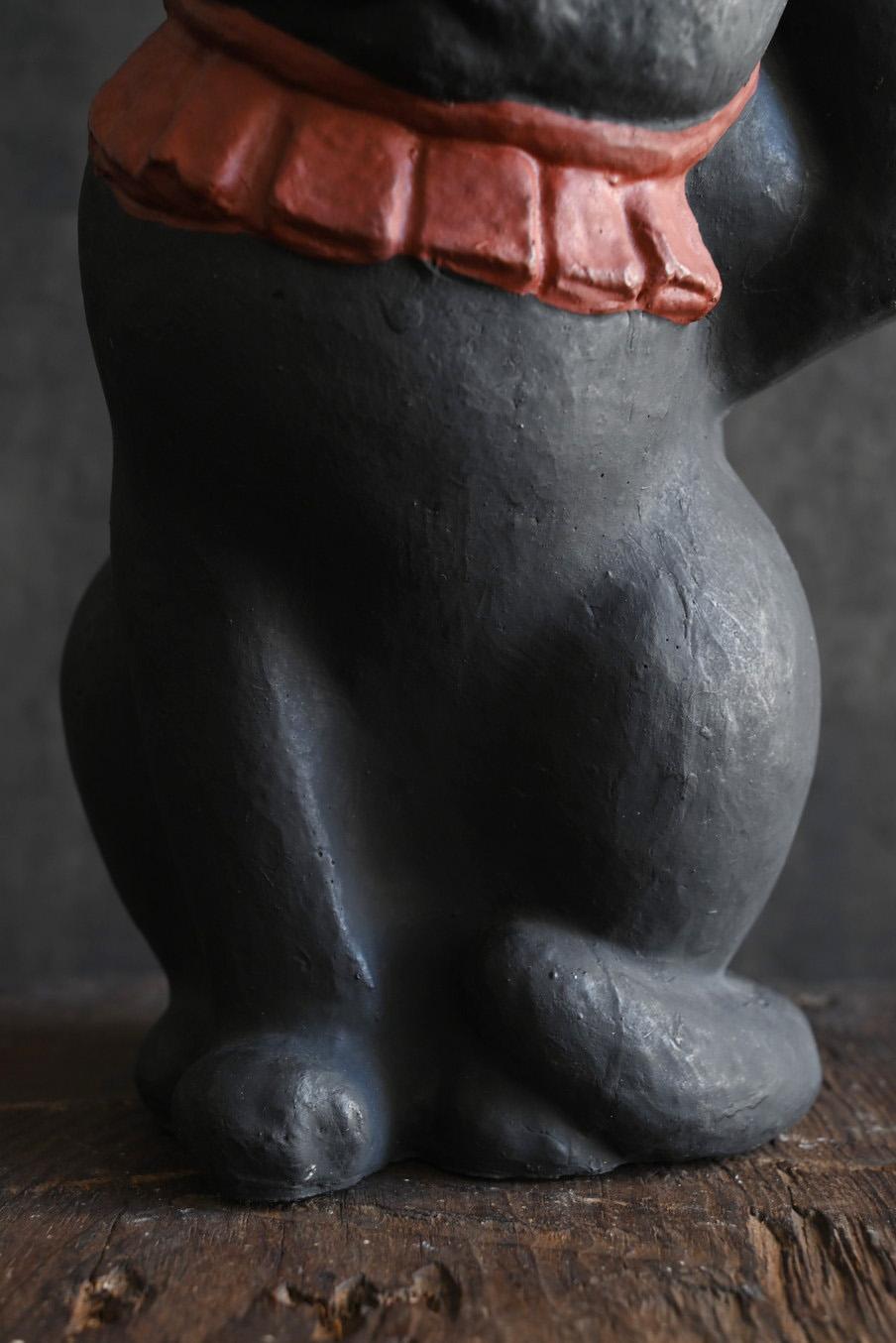 Fait main Ancien objet japonais maneki-neko noir / 20e siècle / ornement porte-bonheur en vente