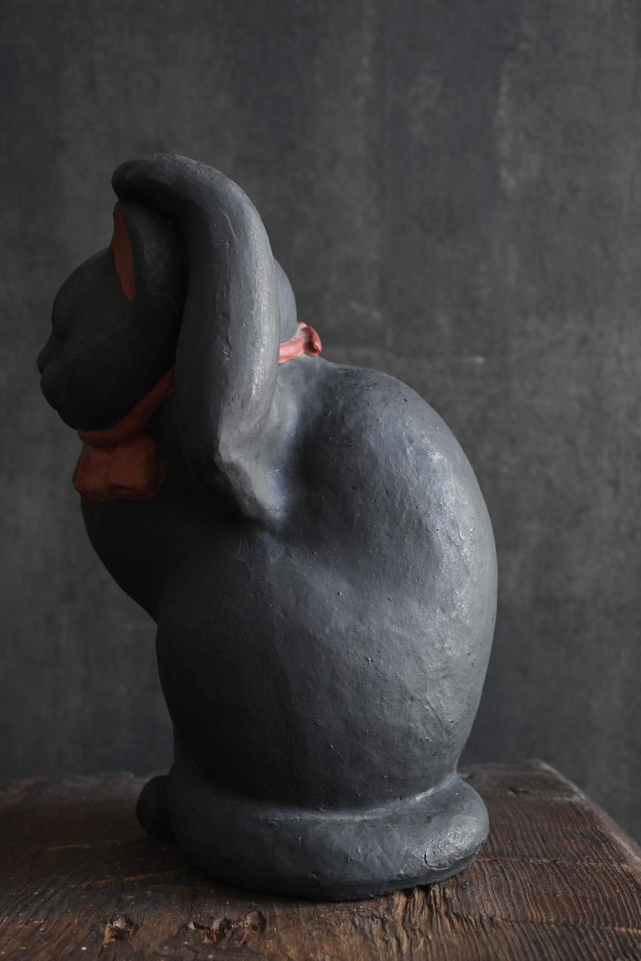 Ancien objet japonais maneki-neko noir / 20e siècle / ornement porte-bonheur Bon état - En vente à Sammu-shi, Chiba