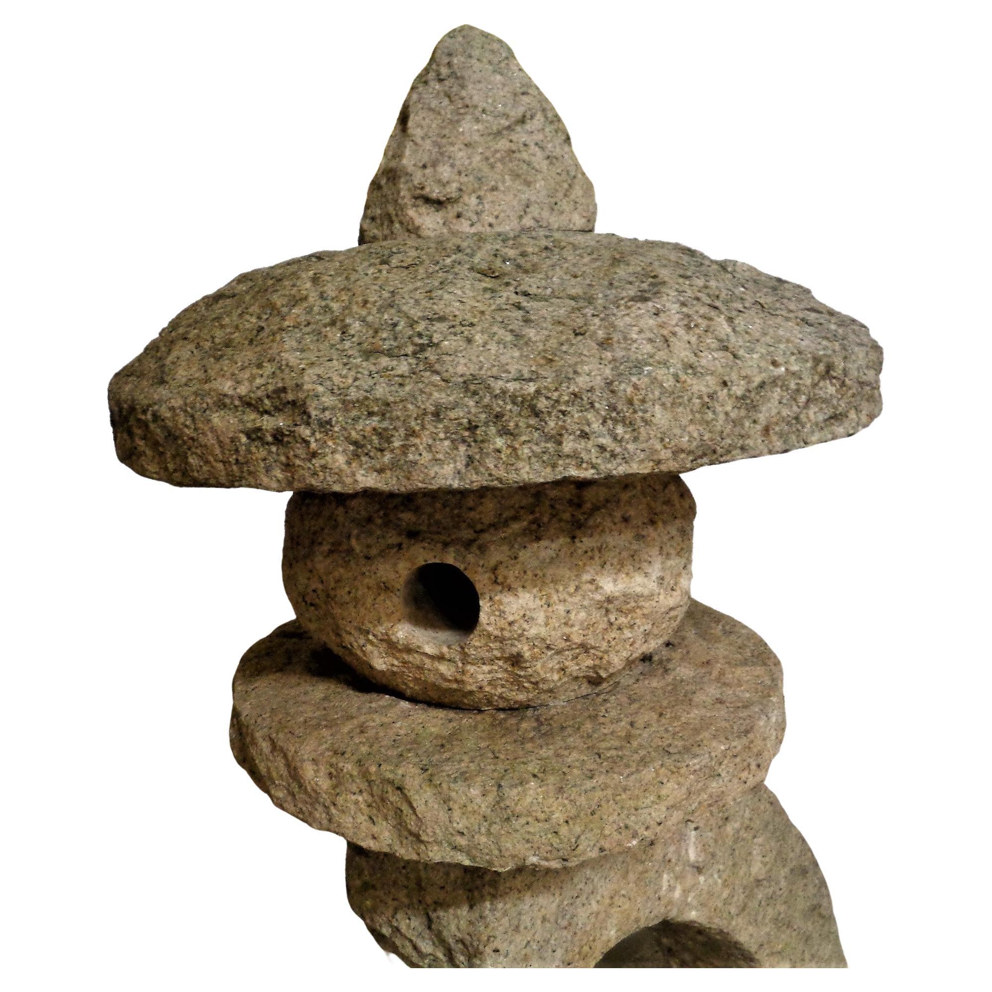  Lanterne de jardin japonaise en granit sculpté en forme de pagode 1