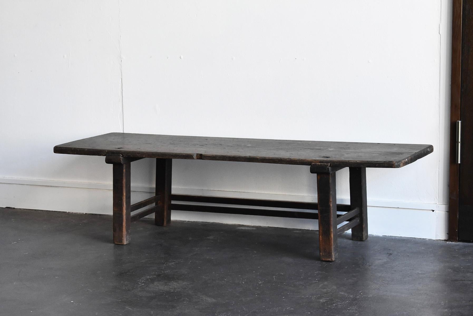 We have an aesthetic sense peculiar to Japanese people.
And we introduce the unique items that only we can do, the route of purchasing in Japan, the experience value so far, and the way that no one can imitate.

This desk was made in Japan from