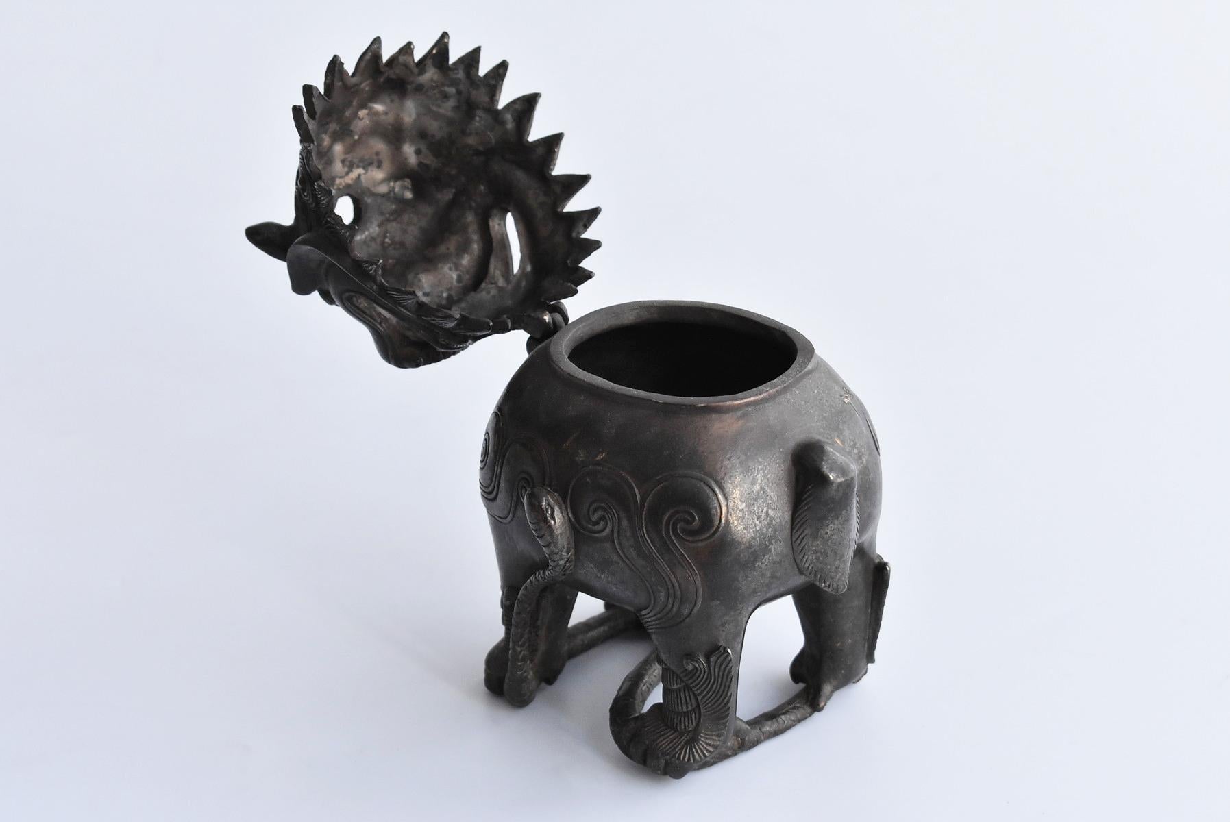 Old Japanese Copperware or Incense Burner in the Shape of a Lion/Carved Figurine 9