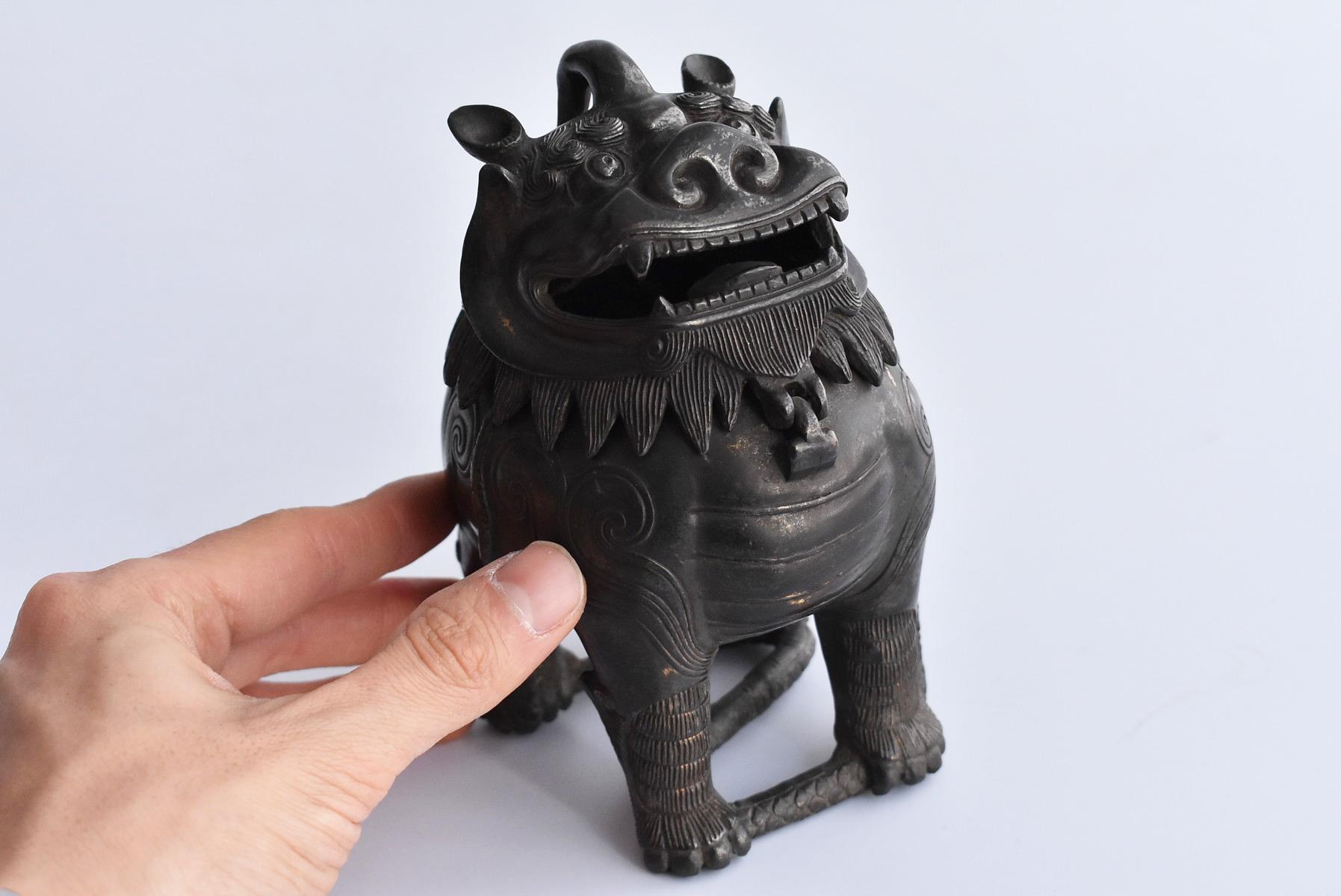 Old Japanese Copperware or Incense Burner in the Shape of a Lion/Carved Figurine 14