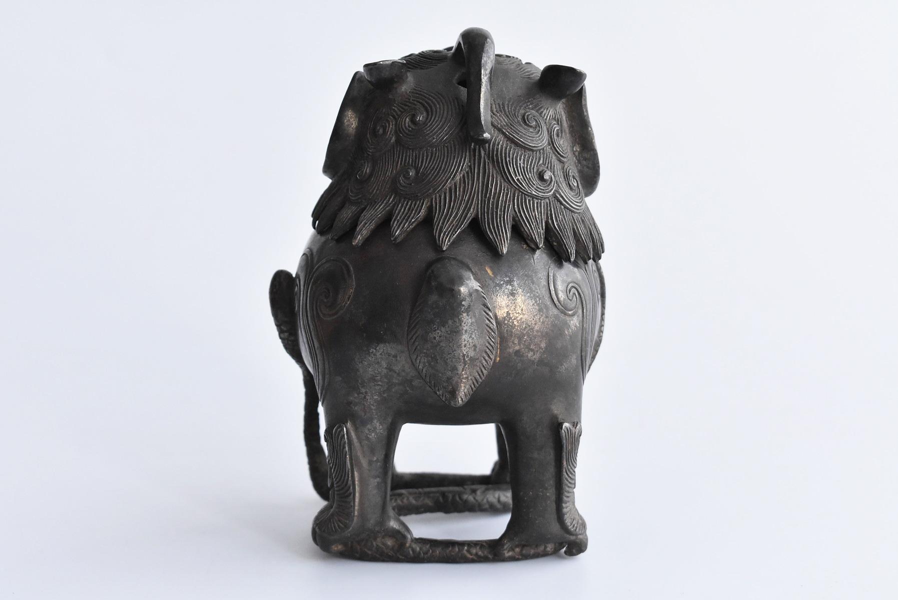 Old Japanese Copperware or Incense Burner in the Shape of a Lion/Carved Figurine In Good Condition In Sammu-shi, Chiba