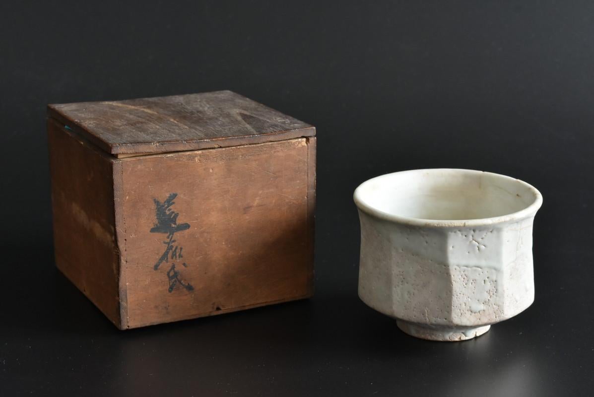 Showa Ancienne tasse à café japonaise décagonale à glaçure blanche / 1926-1970 en vente