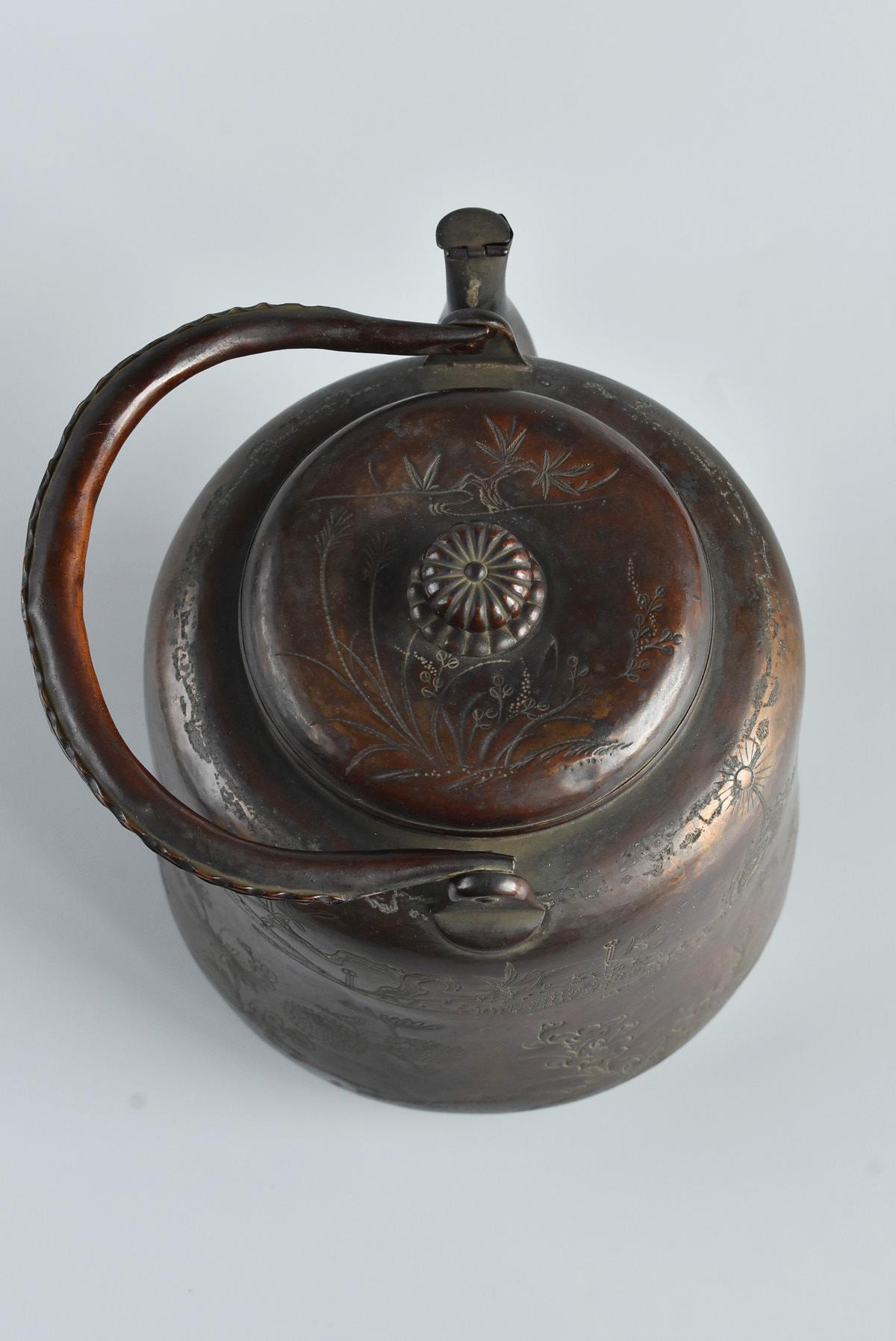 Old Japanese Embossed Copper Kettle / Flower Engraving/19th-20th Century In Good Condition In Sammu-shi, Chiba