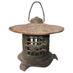 Ancienne lanterne japonaise moulée à la main Oiseaux:: bambous et pruniers