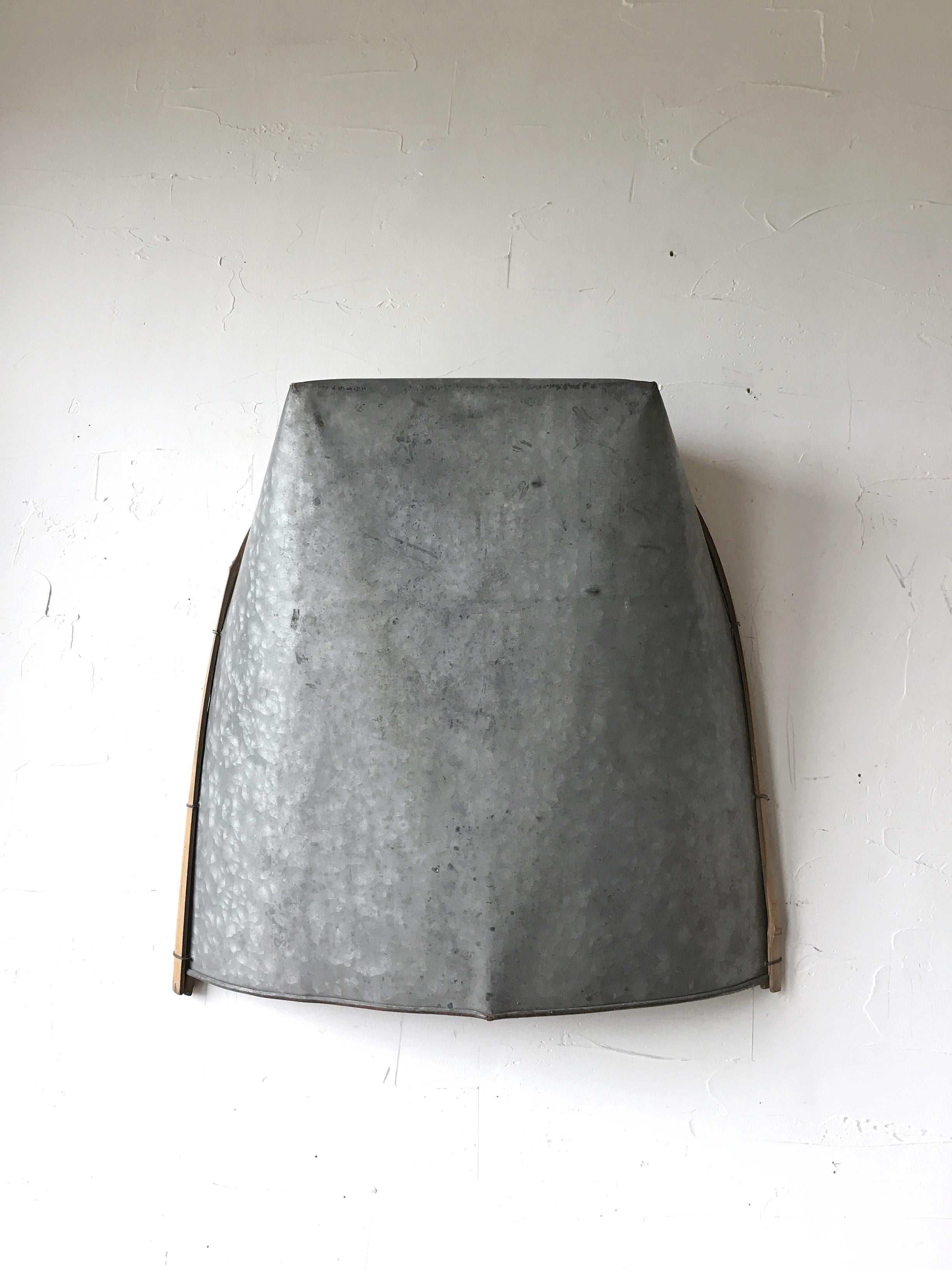 Showa Ancien Dustpan japonais fabriqué à la main en étain réutilisé et en bambou en vente
