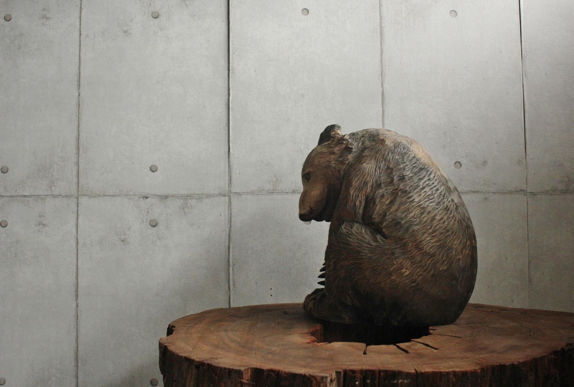 Old Japanese Hokkaido Folk Crafts Large Wood Carving Sitting Bear For Sale 11