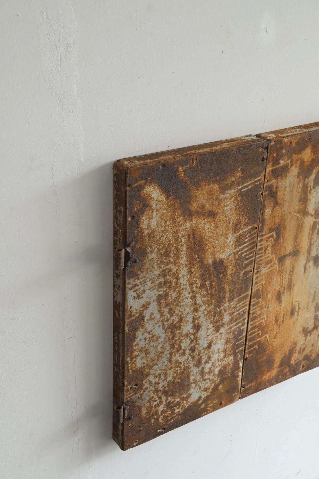 Old Japanese iron door / wall hanging object/Like an abstract painting For Sale 4