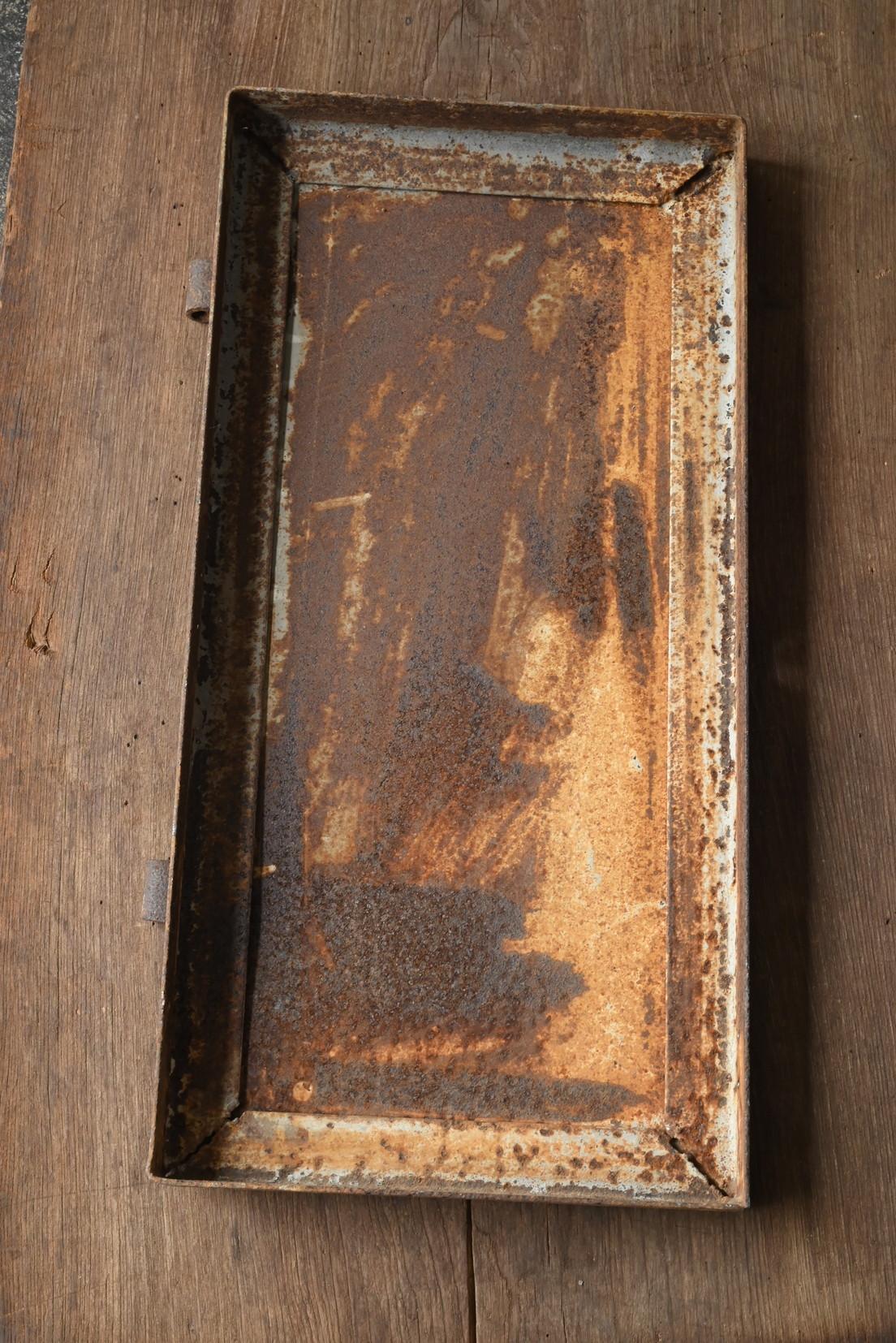 Old Japanese iron door / wall hanging object/Like an abstract painting For Sale 12