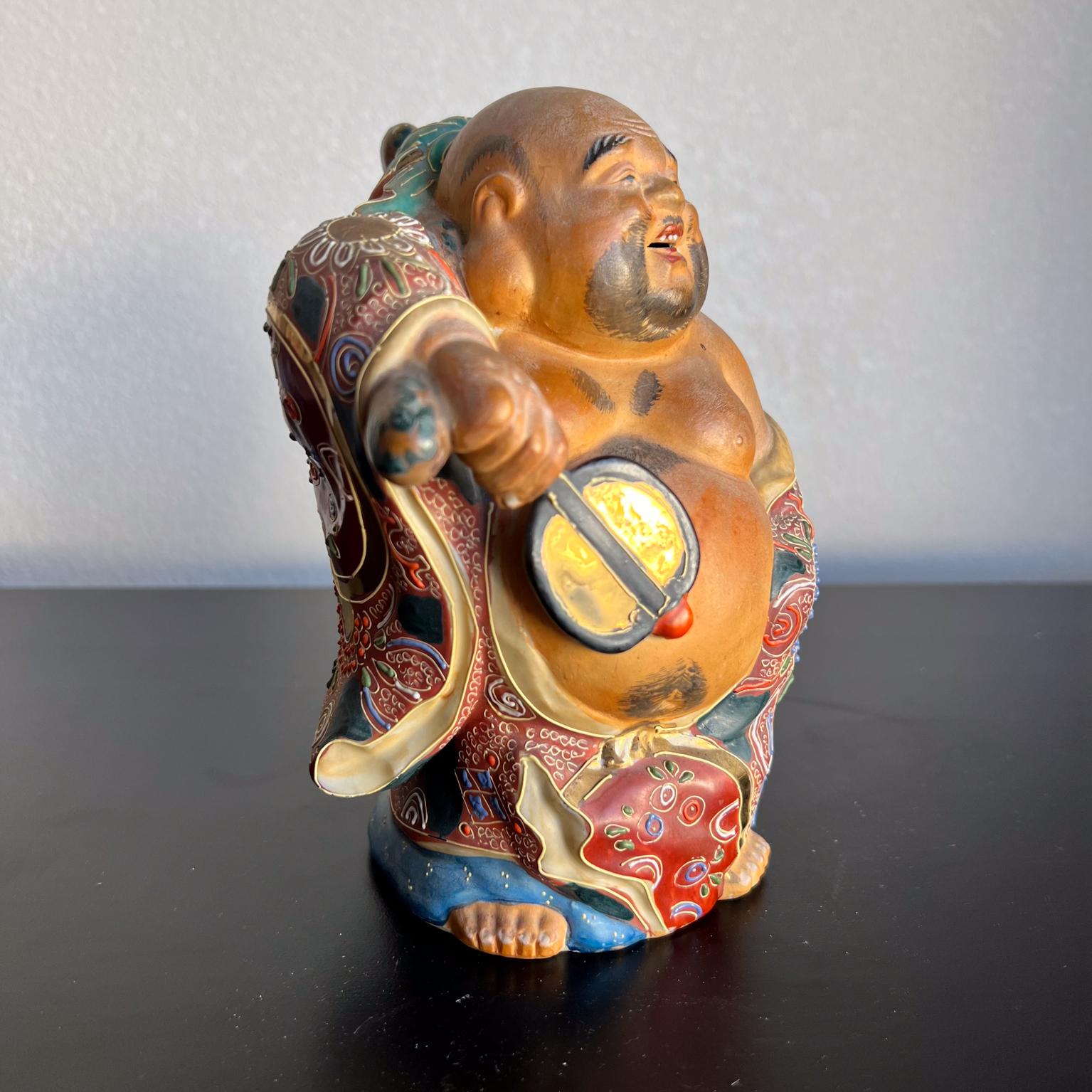 Porcelana japonesa antigua Kutani Hotei Buda sonriente de colores siglo XX en venta