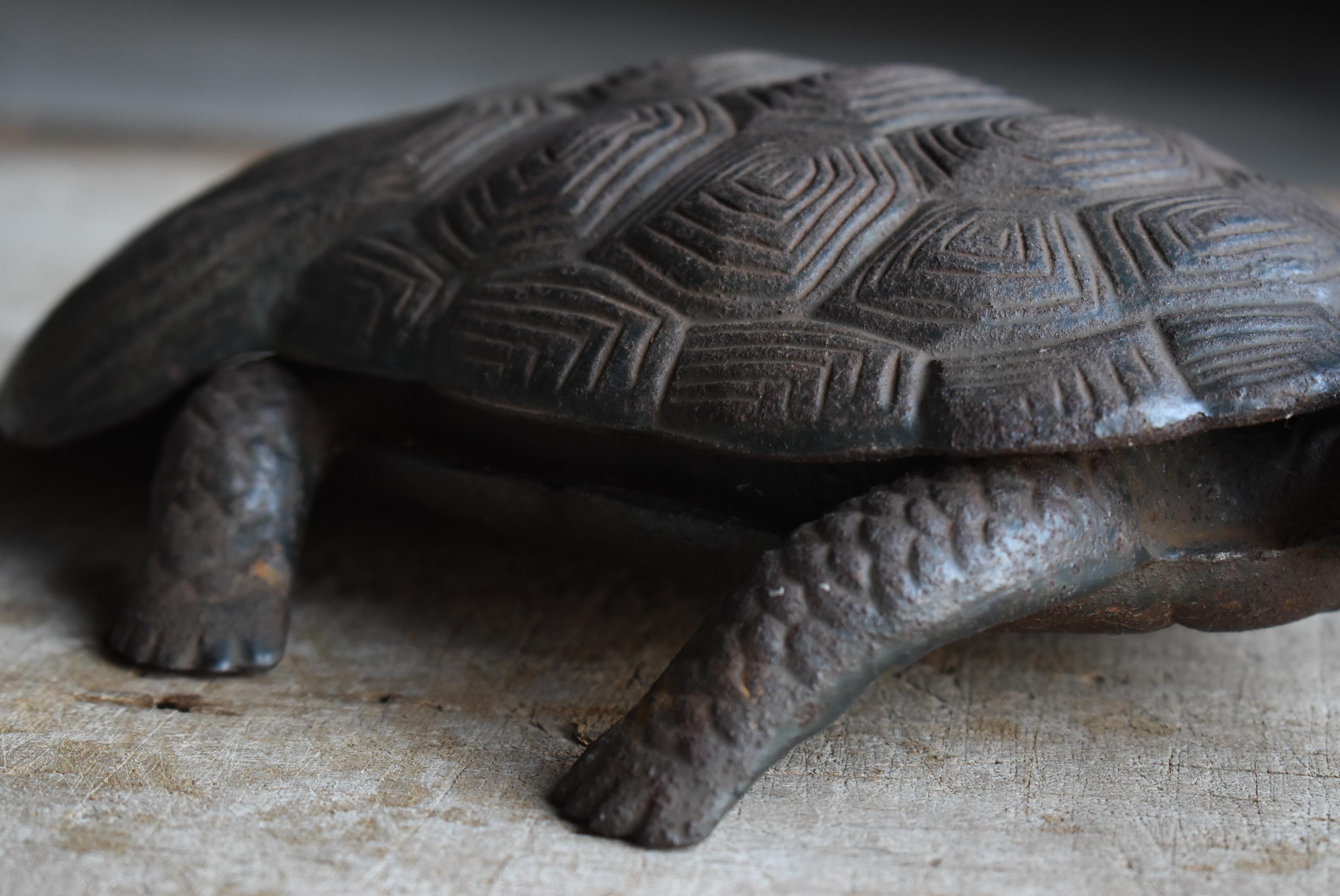 Antigua Tortuga Japonesa de Hierro Artesanal 1960s-1980s / Wabi Sabi en Bueno Estado en Sammu-shi, Chiba