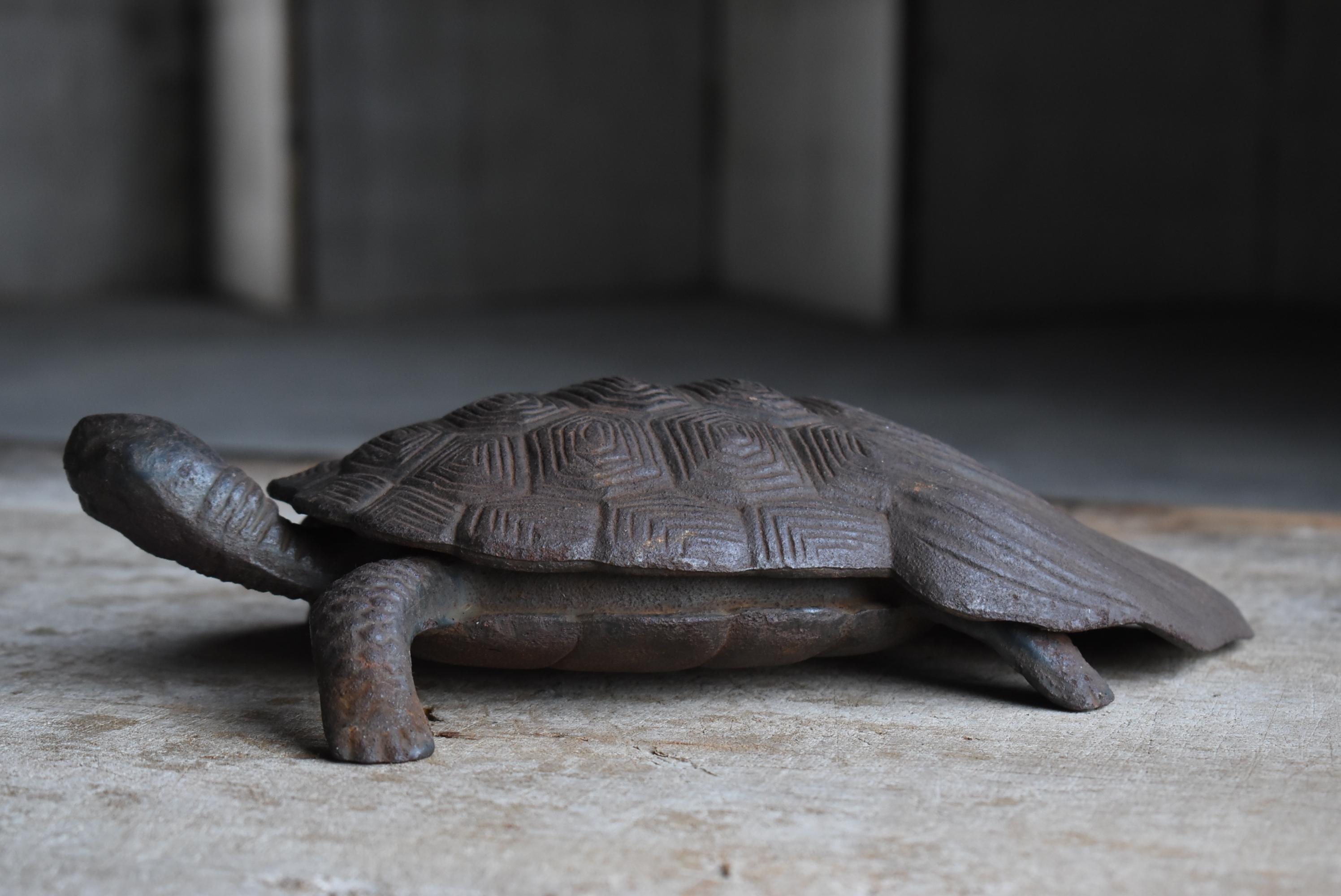 Antigua Tortuga Japonesa de Hierro Artesanal 1960s-1980s / Wabi Sabi siglo XX