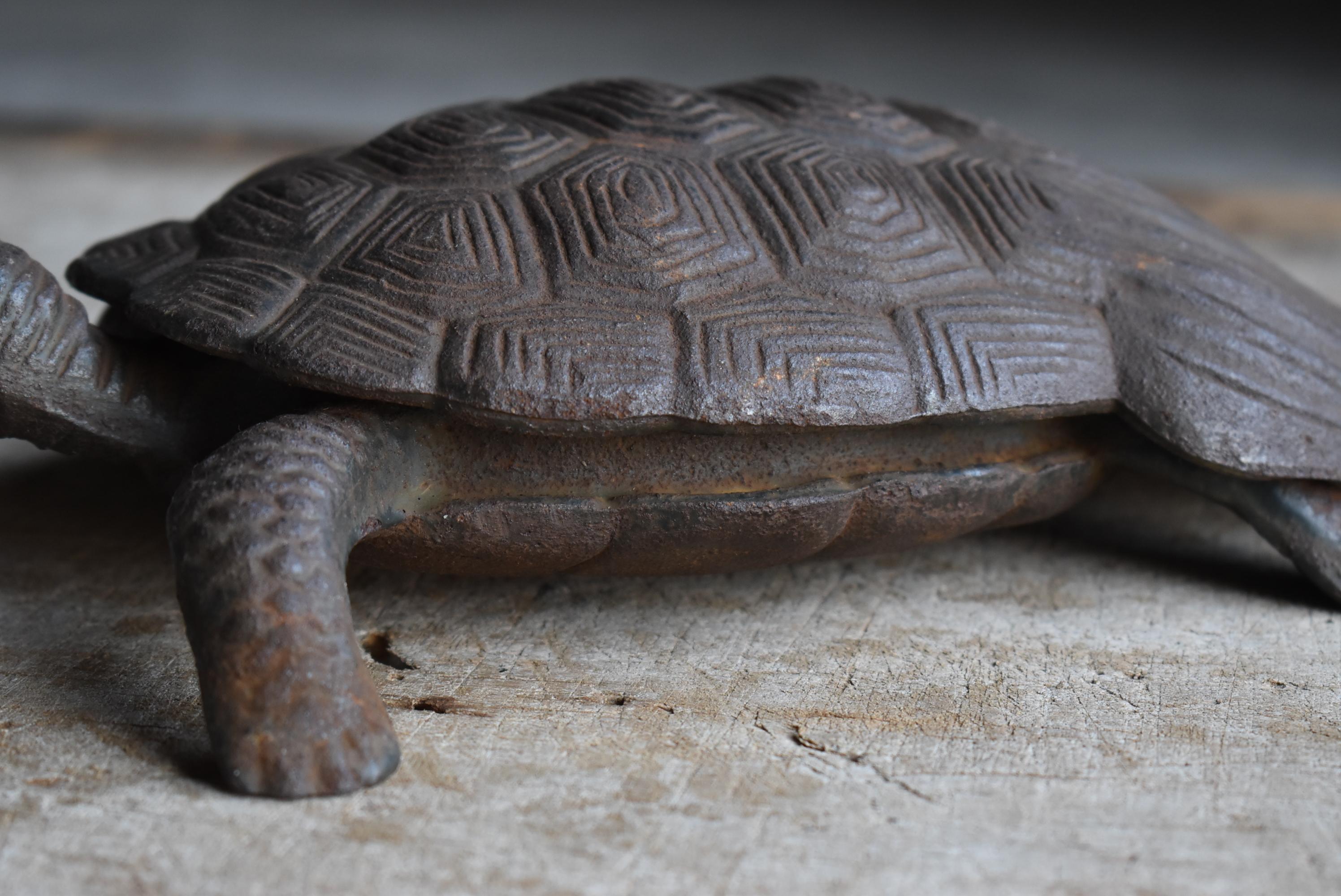Antigua Tortuga Japonesa de Hierro Artesanal 1960s-1980s / Wabi Sabi 2