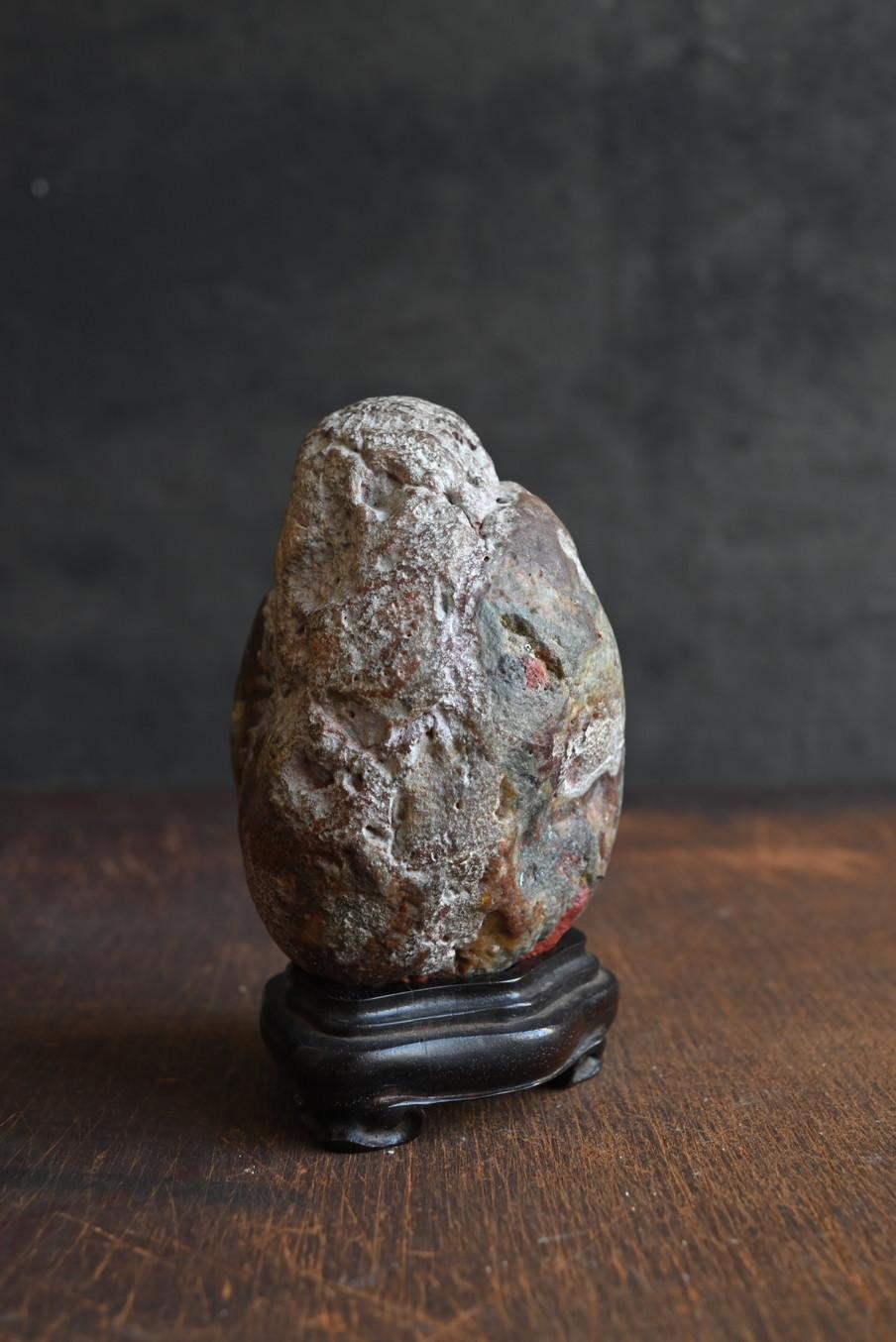 XX secolo Antica statuetta giapponese in pietra a forma di Daruma / Pietra dello studioso in vendita
