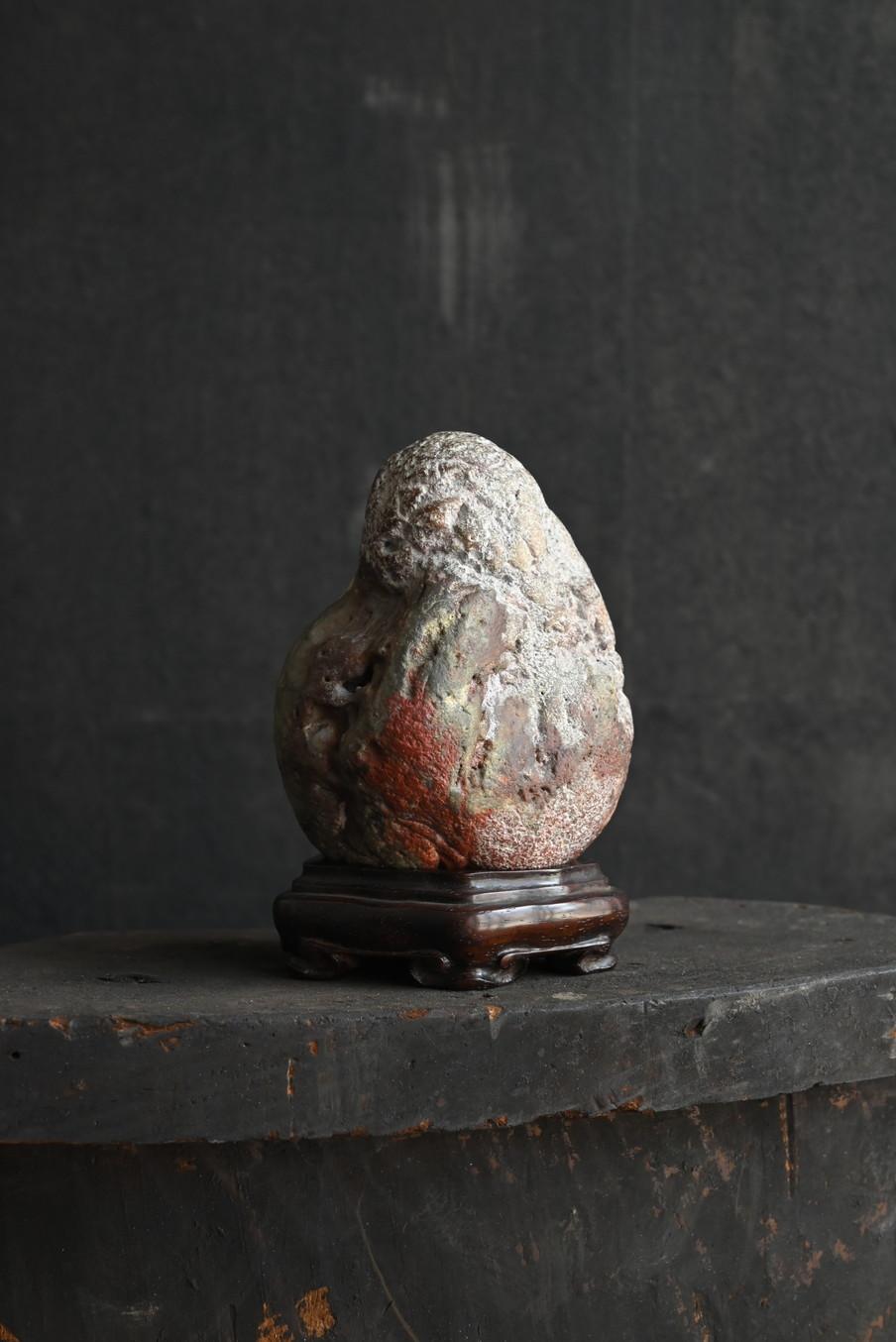 Antica statuetta giapponese in pietra a forma di Daruma / Pietra dello studioso in vendita 1