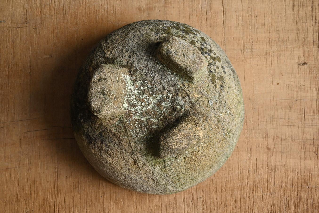 Antica ciotola giapponese in pietra/