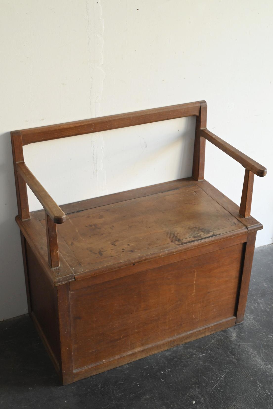 Showa Ancien banc japonais en bois/chaise en bois avec rangement/époque Shoha en vente