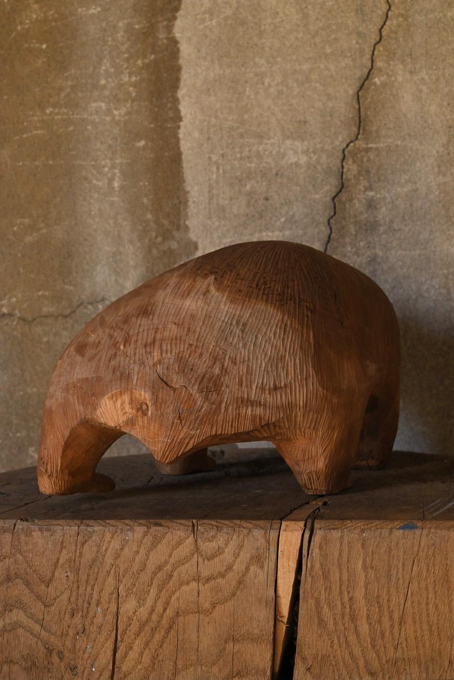 Antigua figura de oso/animal tallada en madera japonesa/época Showa siglo XX en venta