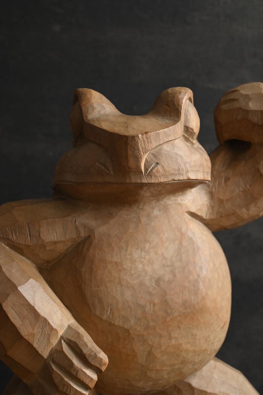 Old Japanese wooden frog figurine / 20th century / wood carving figurine For Sale 4