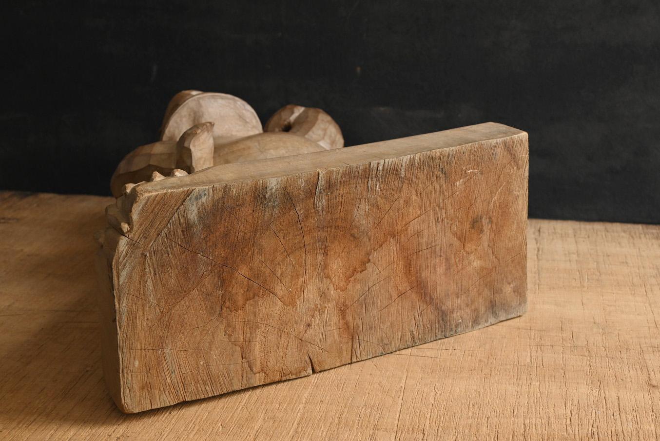 Old Japanese wooden frog figurine / 20th century / wood carving figurine For Sale 11