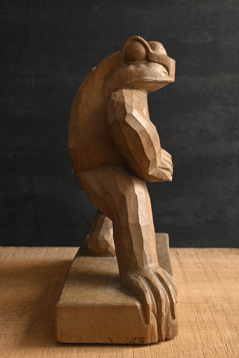 Hand-Carved Old Japanese wooden frog figurine / 20th century / wood carving figurine For Sale