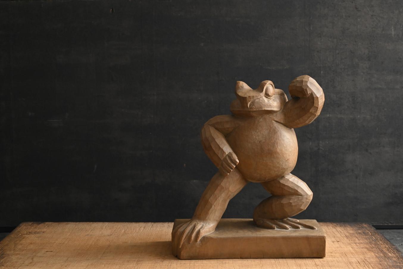 20th Century Old Japanese wooden frog figurine / 20th century / wood carving figurine For Sale