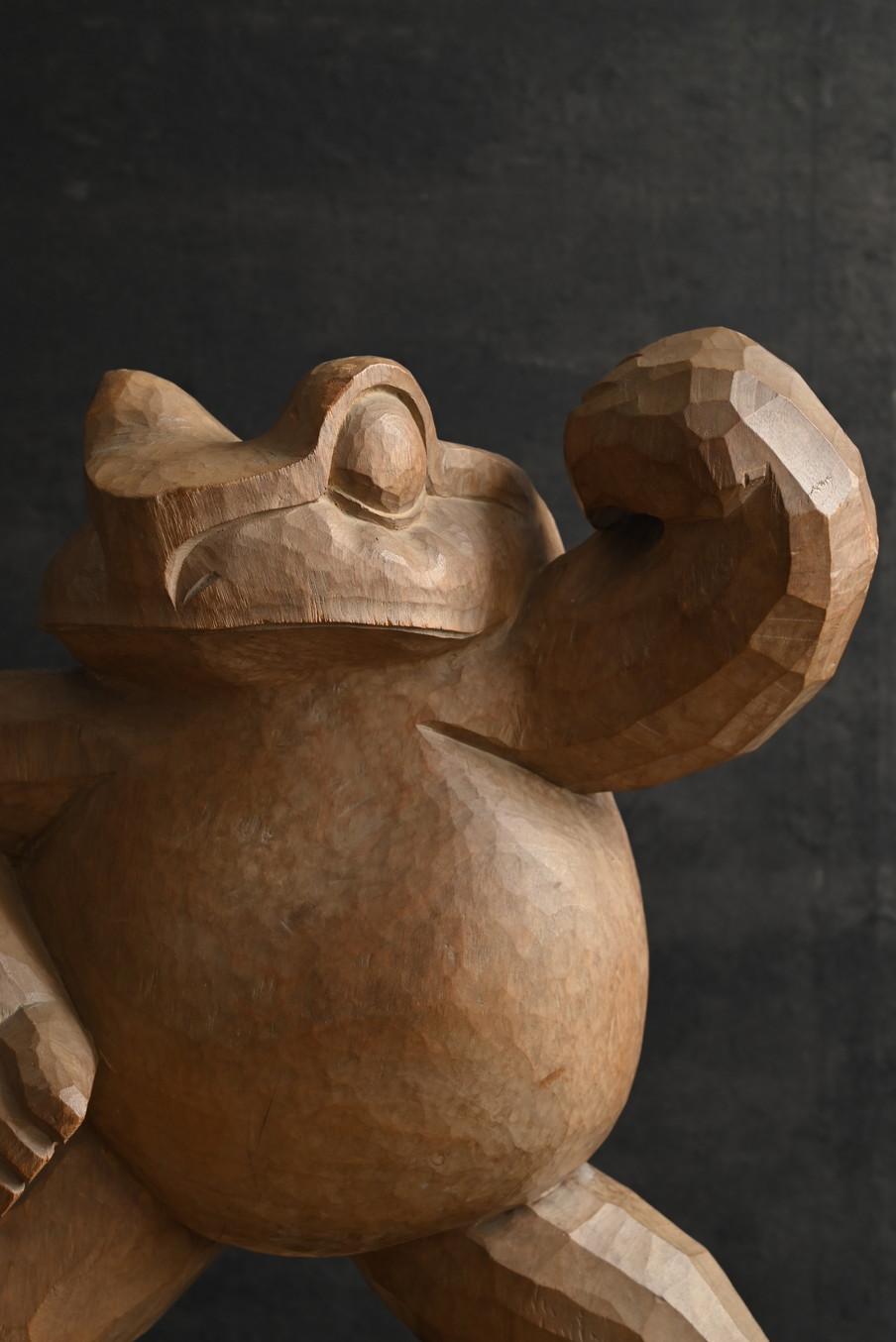 Old Japanese wooden frog figurine / 20th century / wood carving figurine For Sale 1