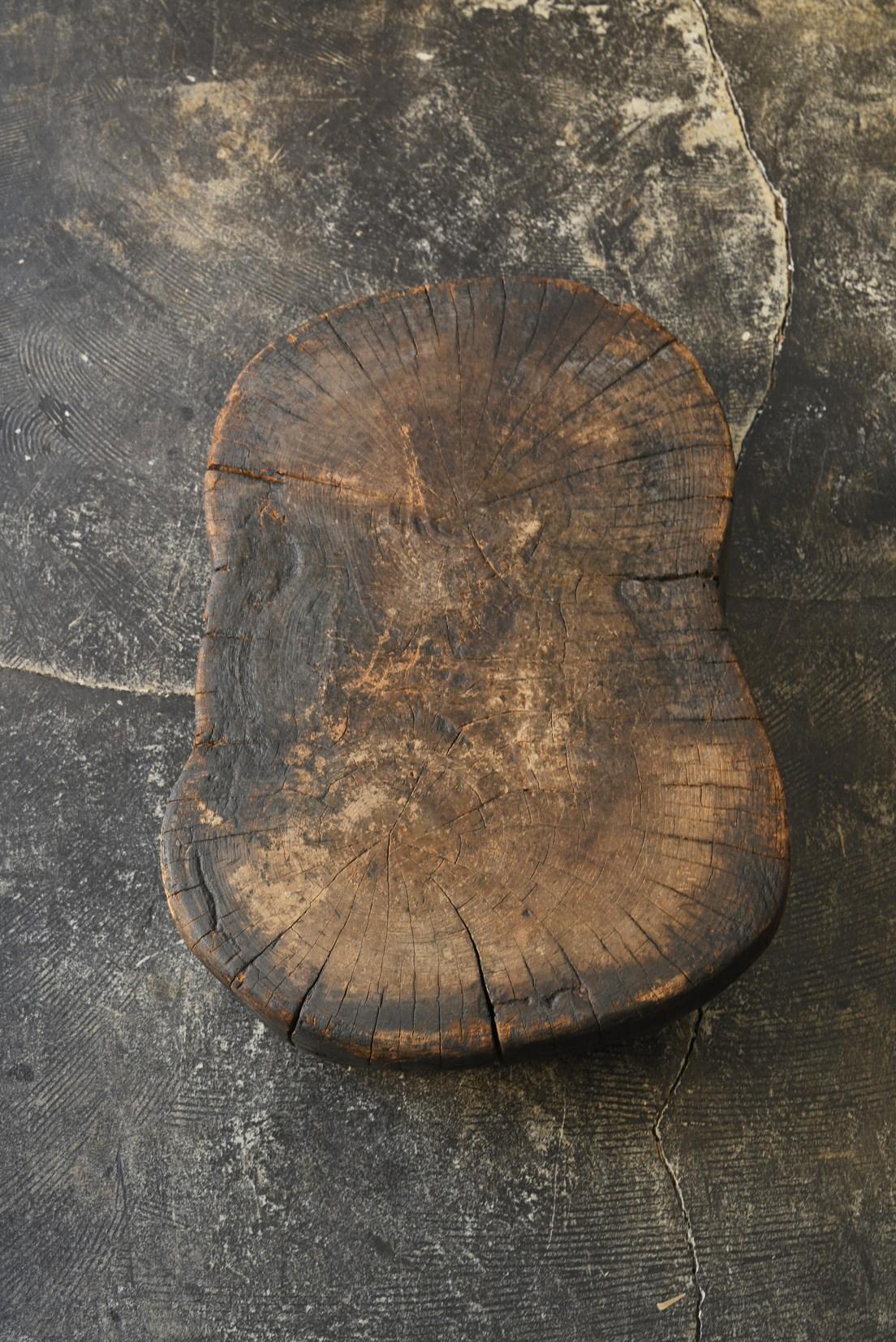 Vecchio sgabello basso giapponese in legno / epoca Showa / espositore Wabi-Sabi in vendita 3
