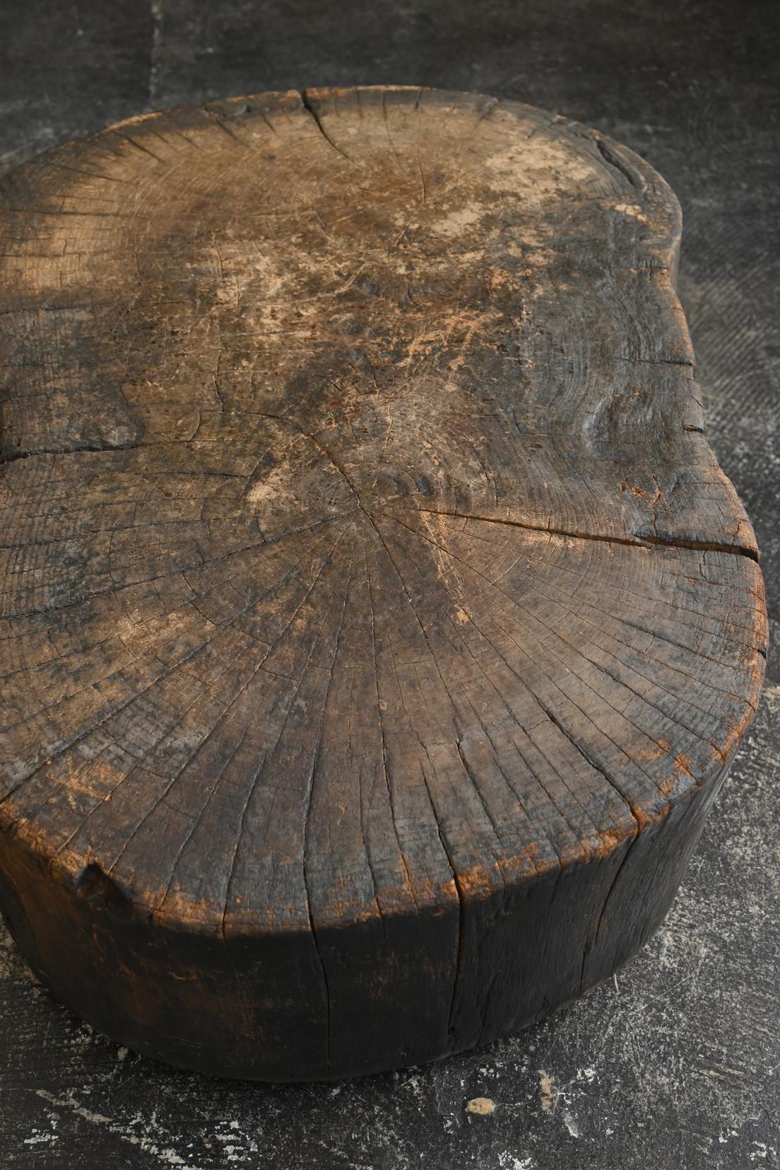 Vecchio sgabello basso giapponese in legno / epoca Showa / espositore Wabi-Sabi in vendita 7